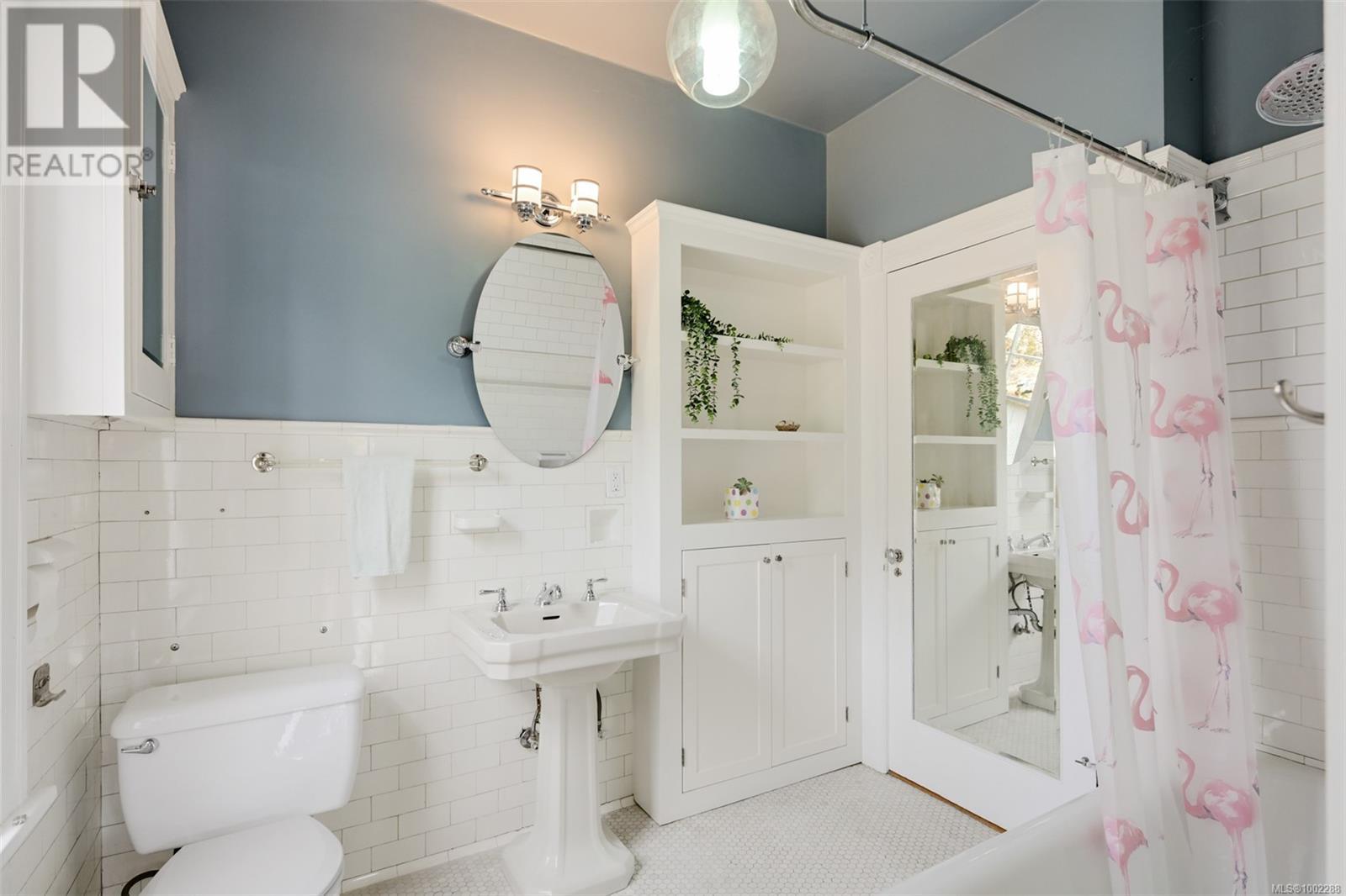 Property at 1630 York Pl image 4