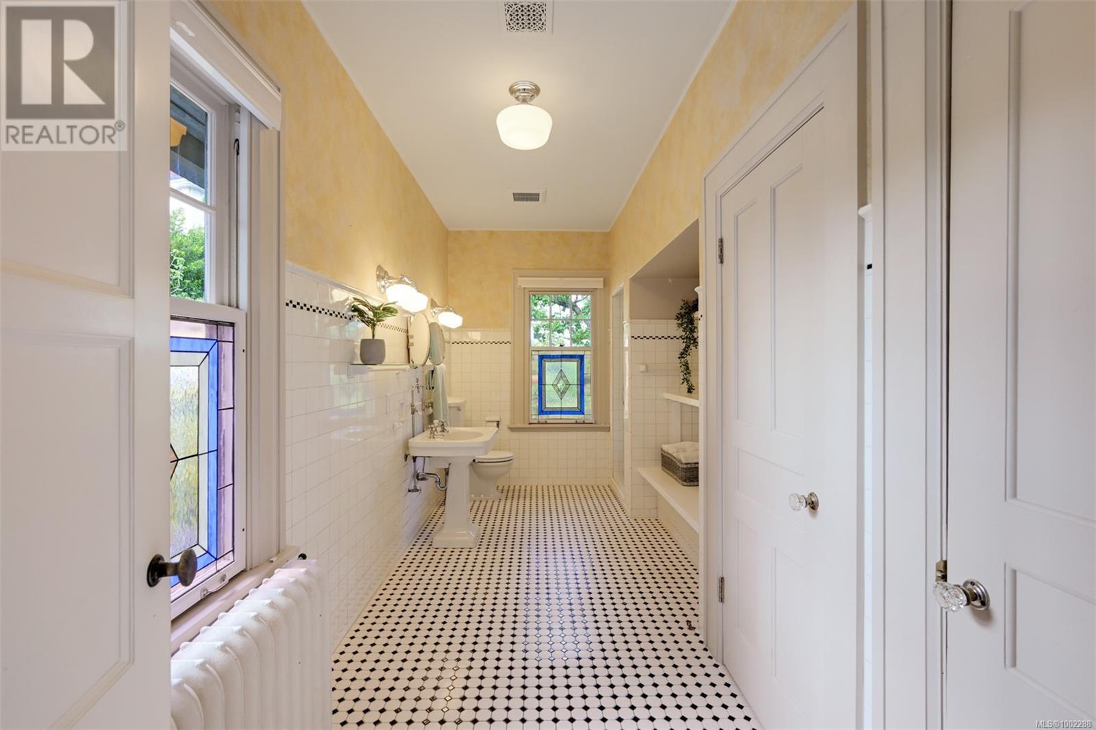 1630 York Pl, Oak Bay, British Columbia  V8R 5X2 - Photo 60 - 1002288