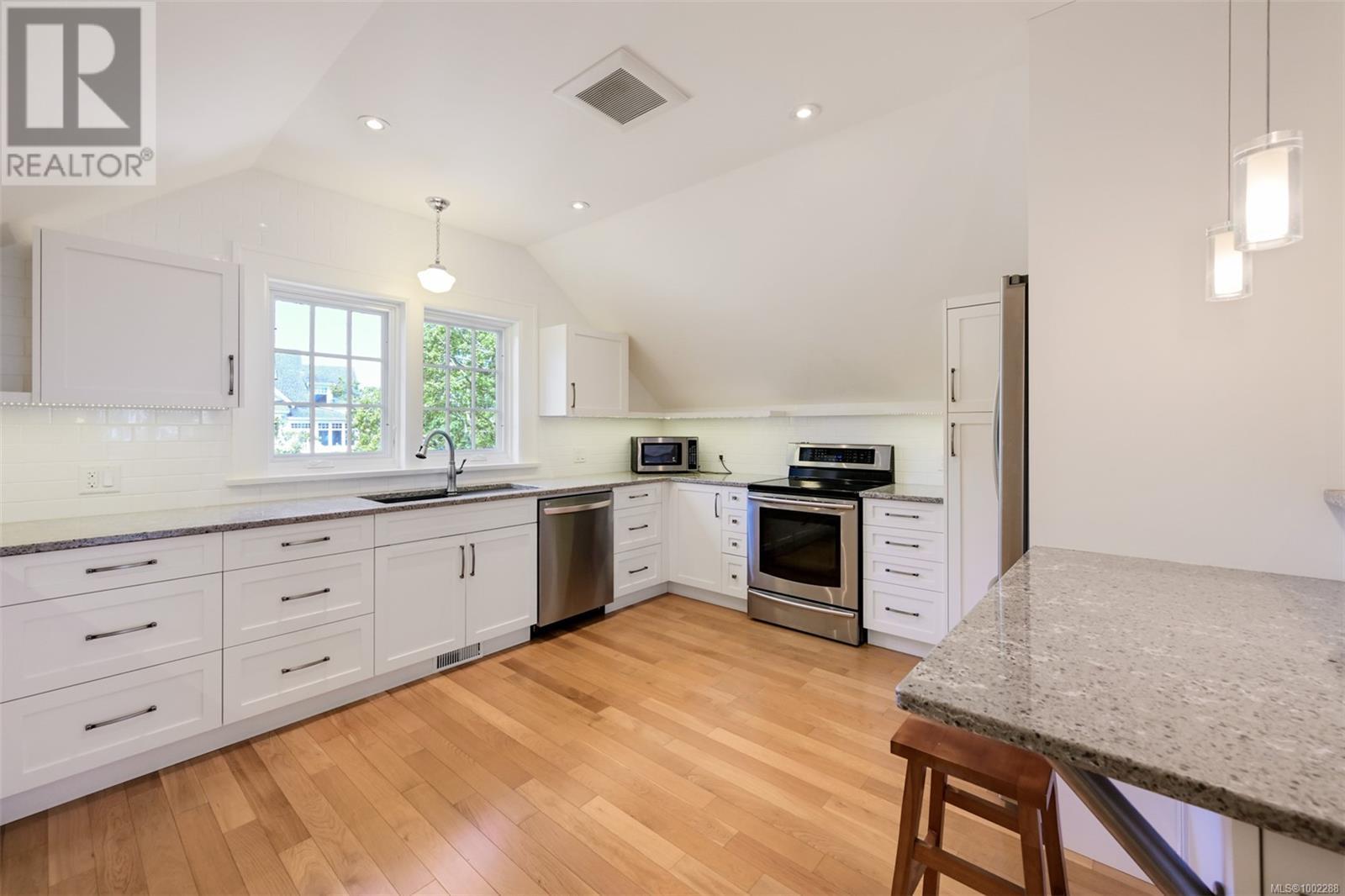 1630 York Pl, Oak Bay, British Columbia  V8R 5X2 - Photo 68 - 1002288