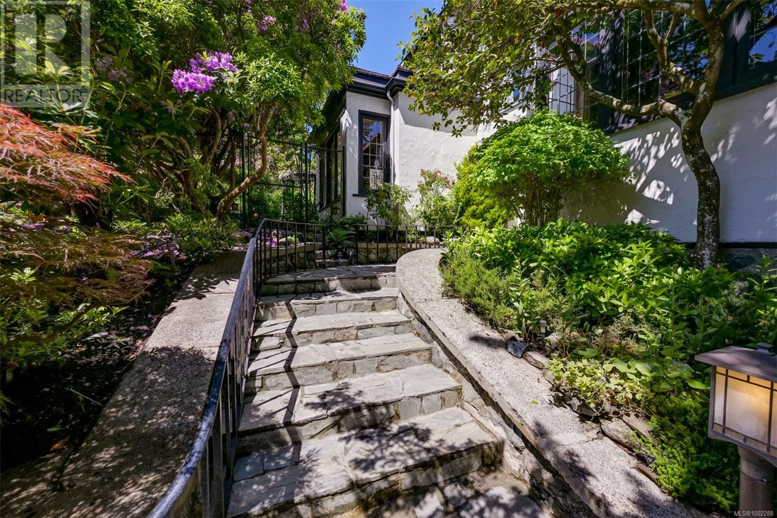 1630 York Pl, Oak Bay, British Columbia  V8R 5X2 - Photo 74 - 1002288