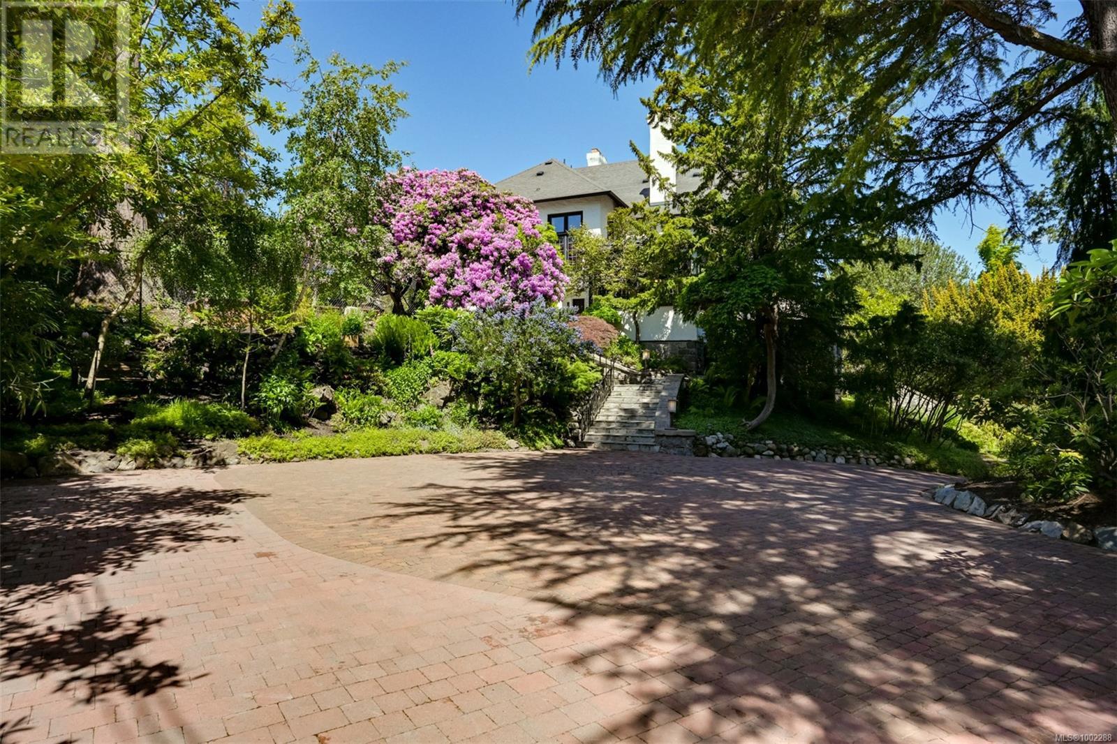 1630 York Pl, Oak Bay, British Columbia  V8R 5X2 - Photo 76 - 1002288