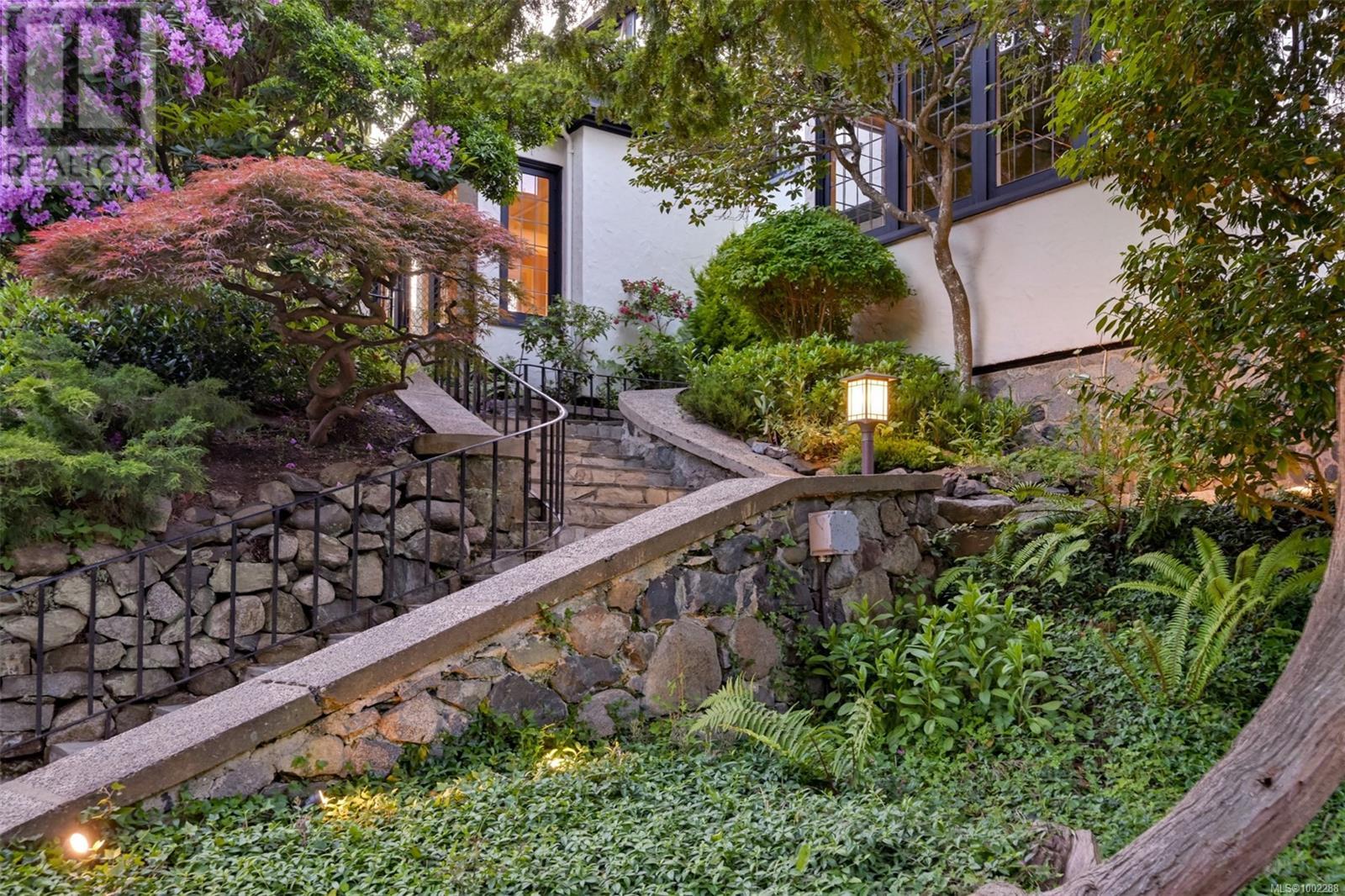 1630 York Pl, Oak Bay, British Columbia  V8R 5X2 - Photo 91 - 1002288