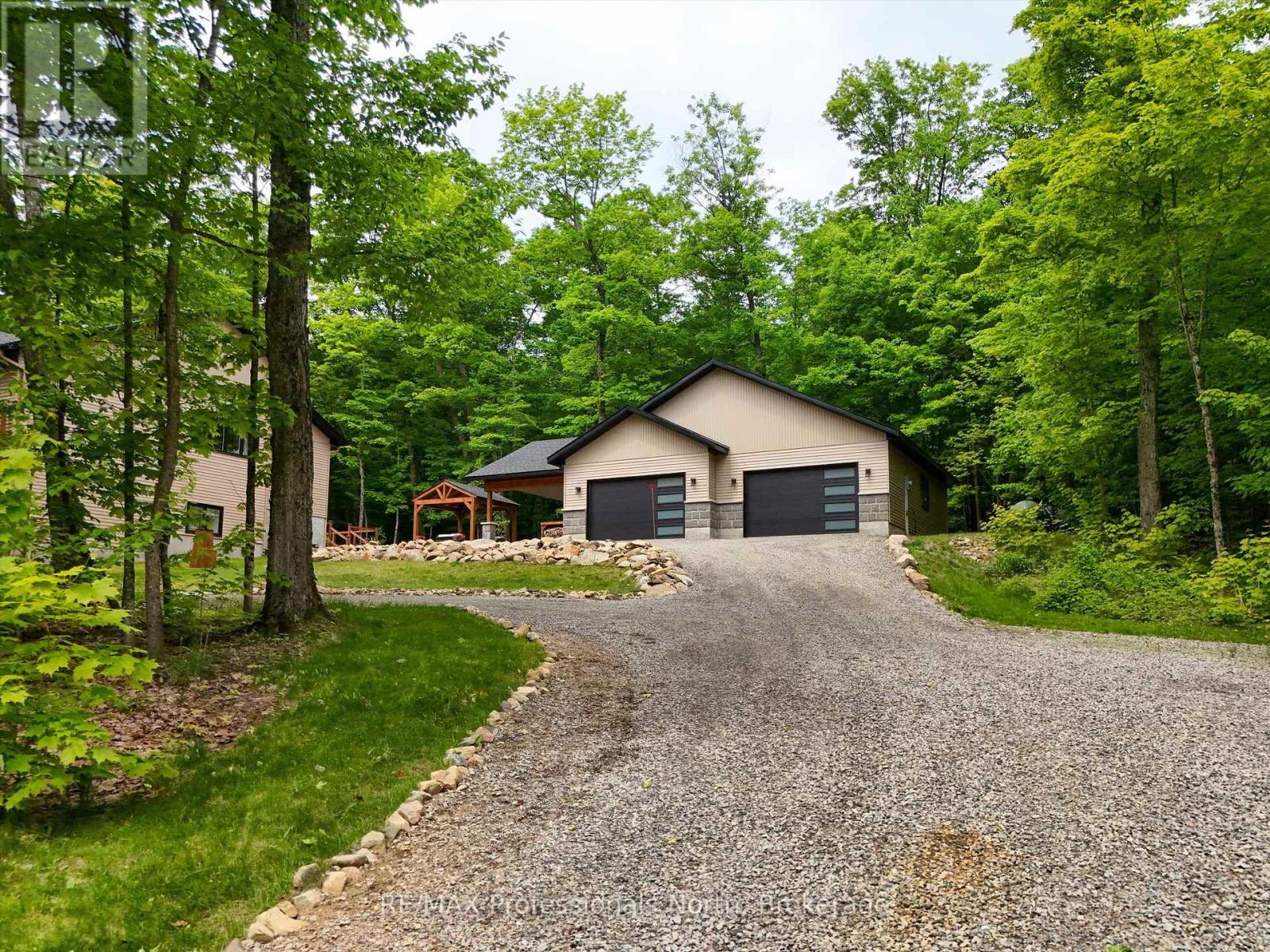 1333 Walker Lake Drive, Lake Of Bays, Ontario  P1H 2J6 - Photo 3 - X12044688