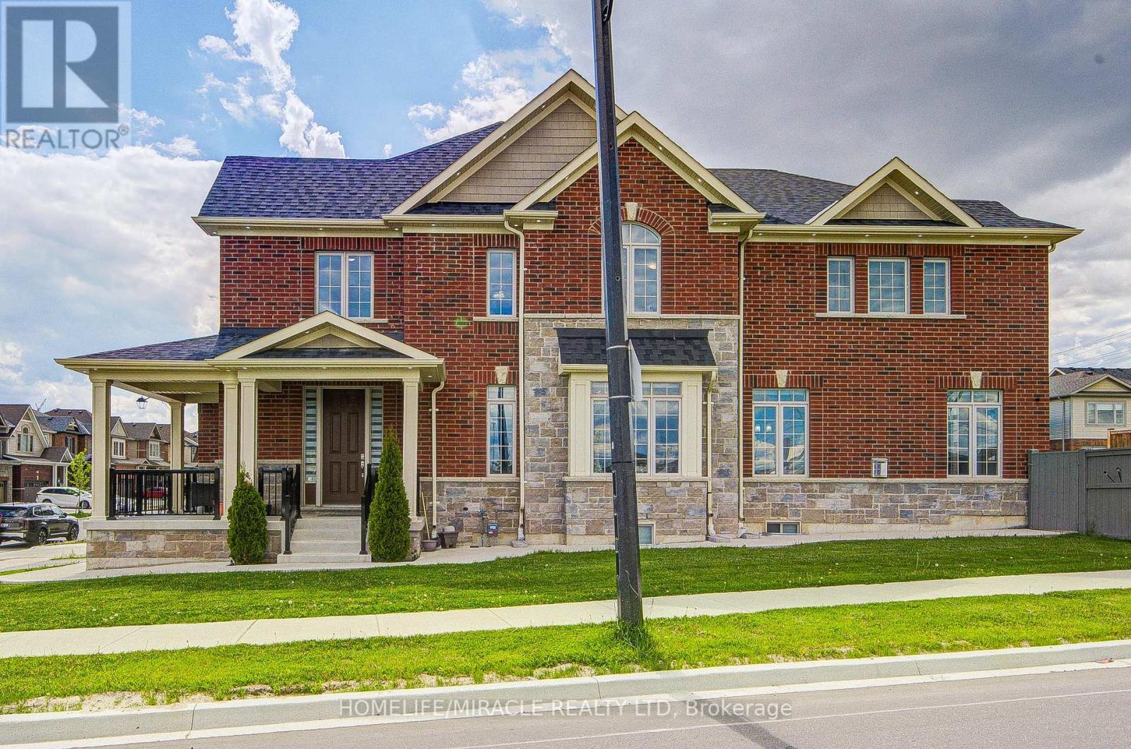 Property at 2 WILLIAM DUNLOP STREET image 1