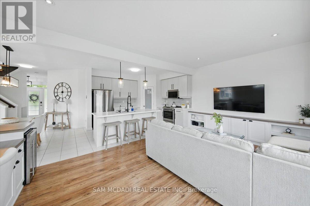 4 Rouley Lane, Hamilton, Ontario  L9G 0G5 - Photo 11 - X12195336
