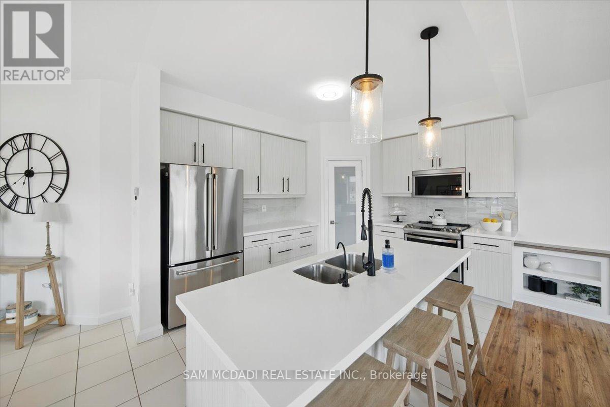 4 Rouley Lane, Hamilton, Ontario  L9G 0G5 - Photo 12 - X12195336