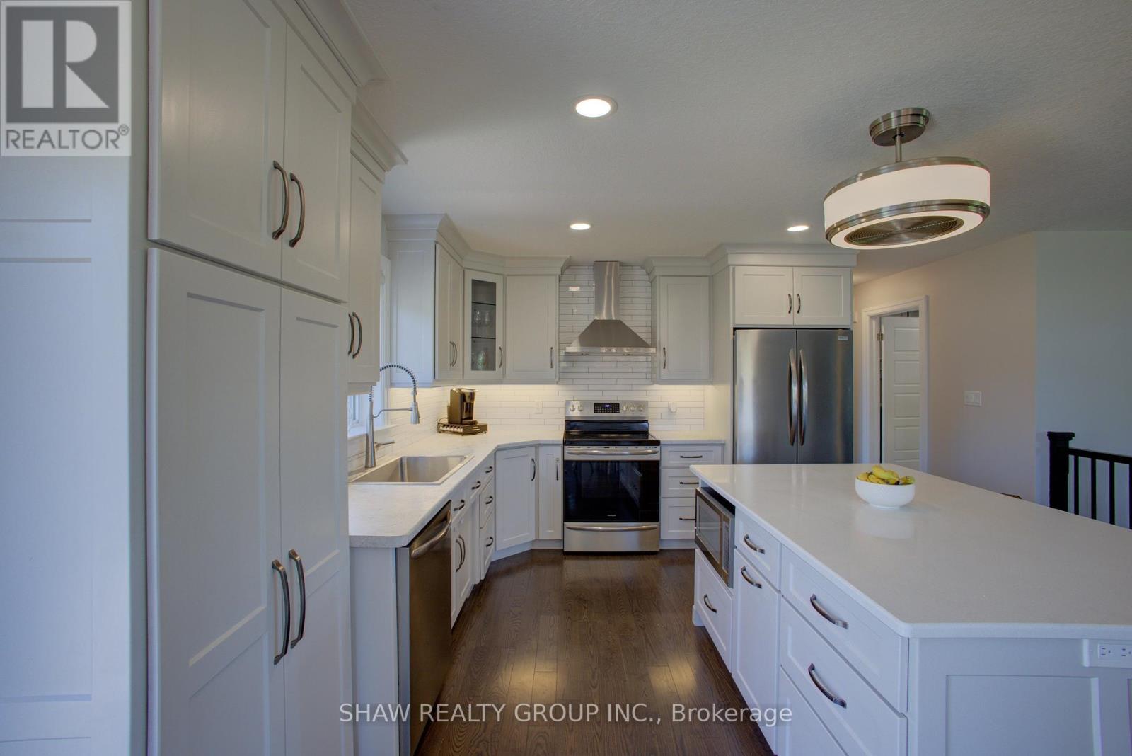37 Lorne Street W, Minto, Ontario  N0G 1Z0 - Photo 10 - X12195361