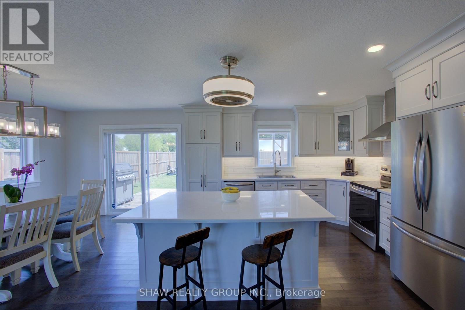 37 Lorne Street W, Minto, Ontario  N0G 1Z0 - Photo 11 - X12195361