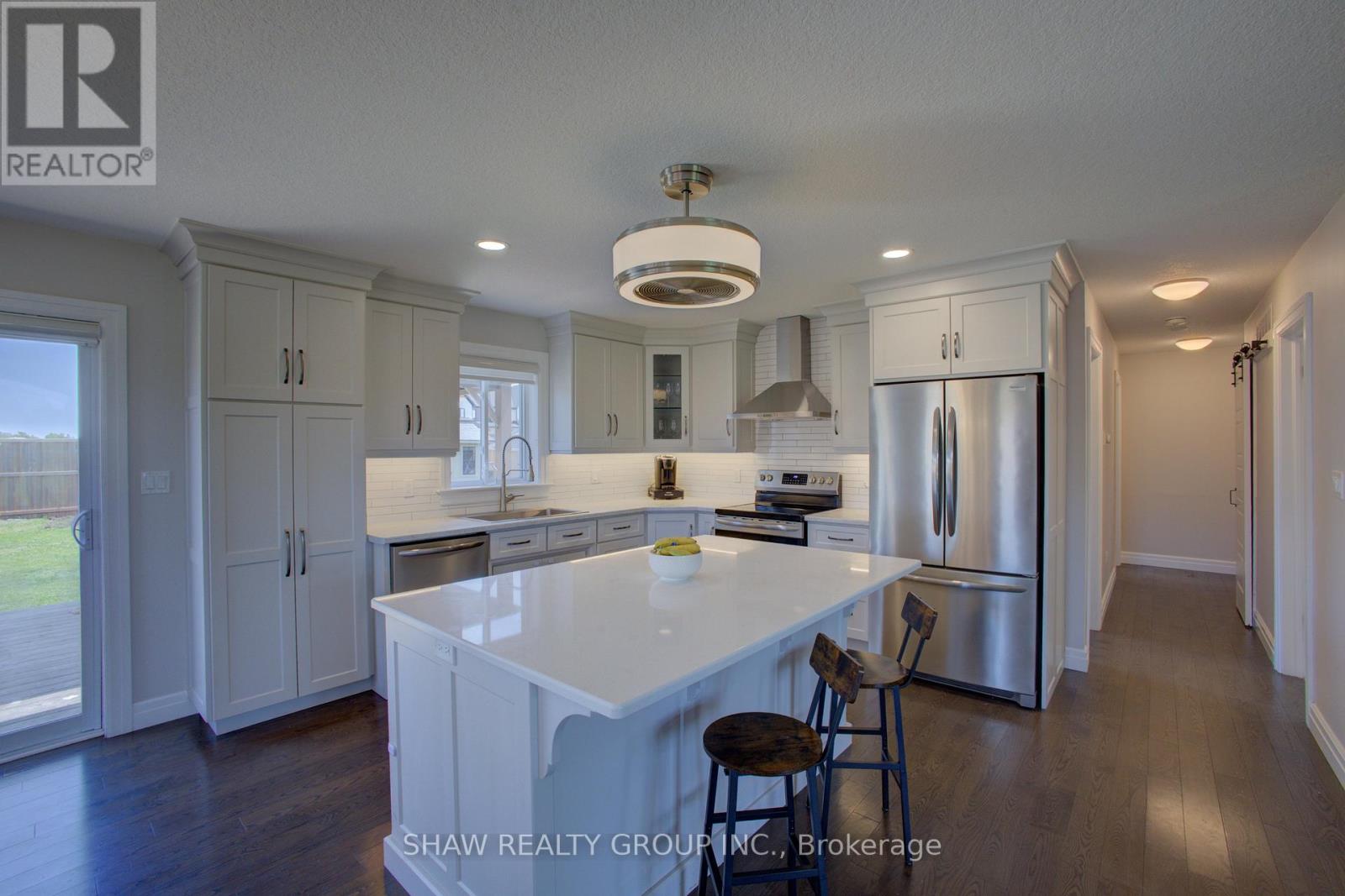 37 Lorne Street W, Minto, Ontario  N0G 1Z0 - Photo 12 - X12195361