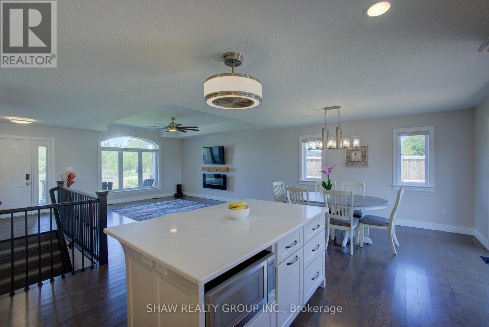 37 Lorne Street W, Minto, Ontario  N0G 1Z0 - Photo 14 - X12195361