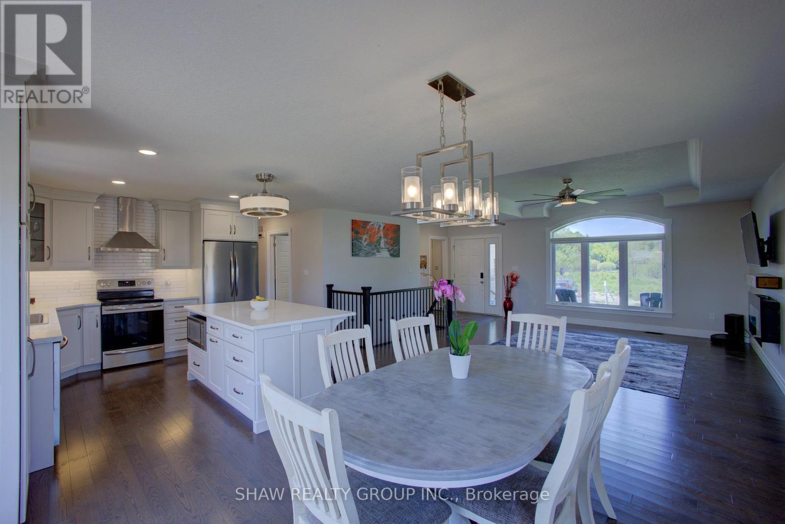 37 Lorne Street W, Minto, Ontario  N0G 1Z0 - Photo 16 - X12195361