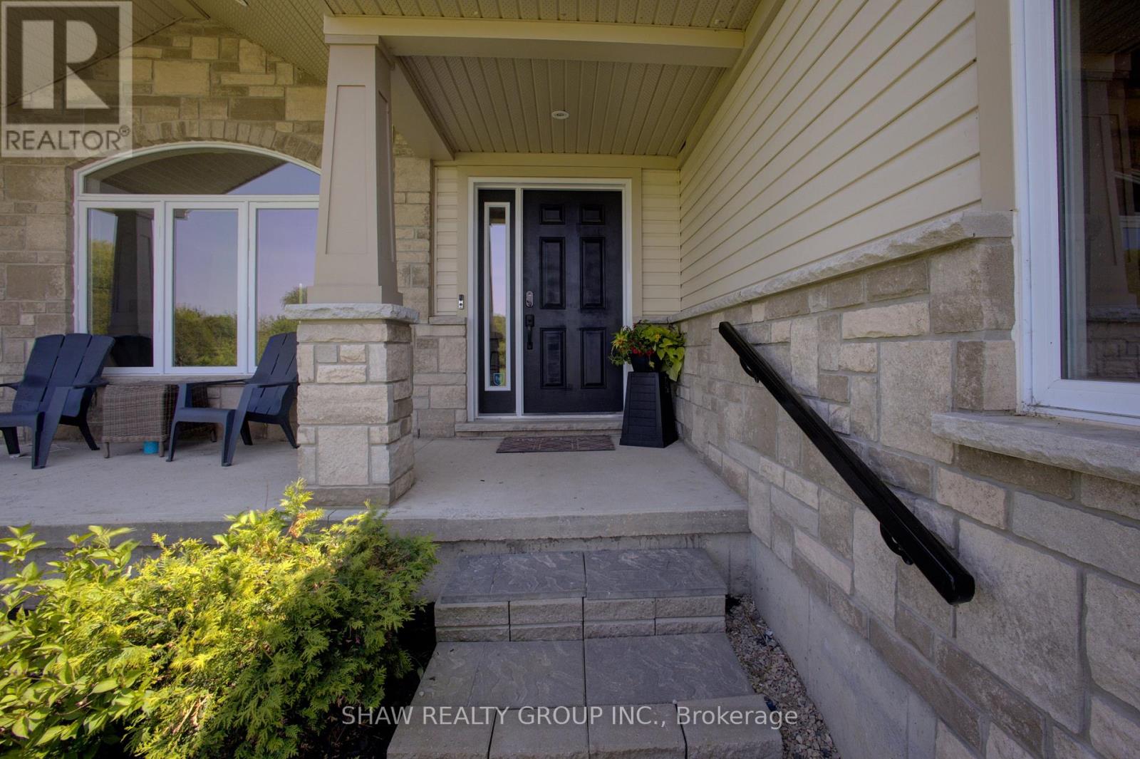 37 Lorne Street W, Minto, Ontario  N0G 1Z0 - Photo 6 - X12195361