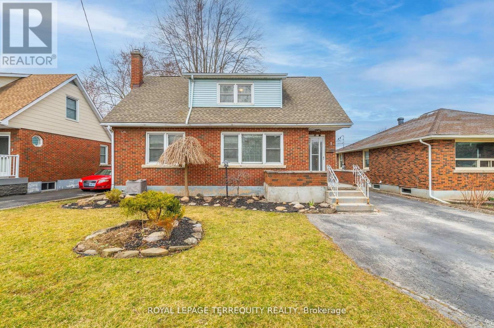 5 Mcmann Drive, Thorold, Ontario  L2V 2V3 - Photo 1 - X12195365