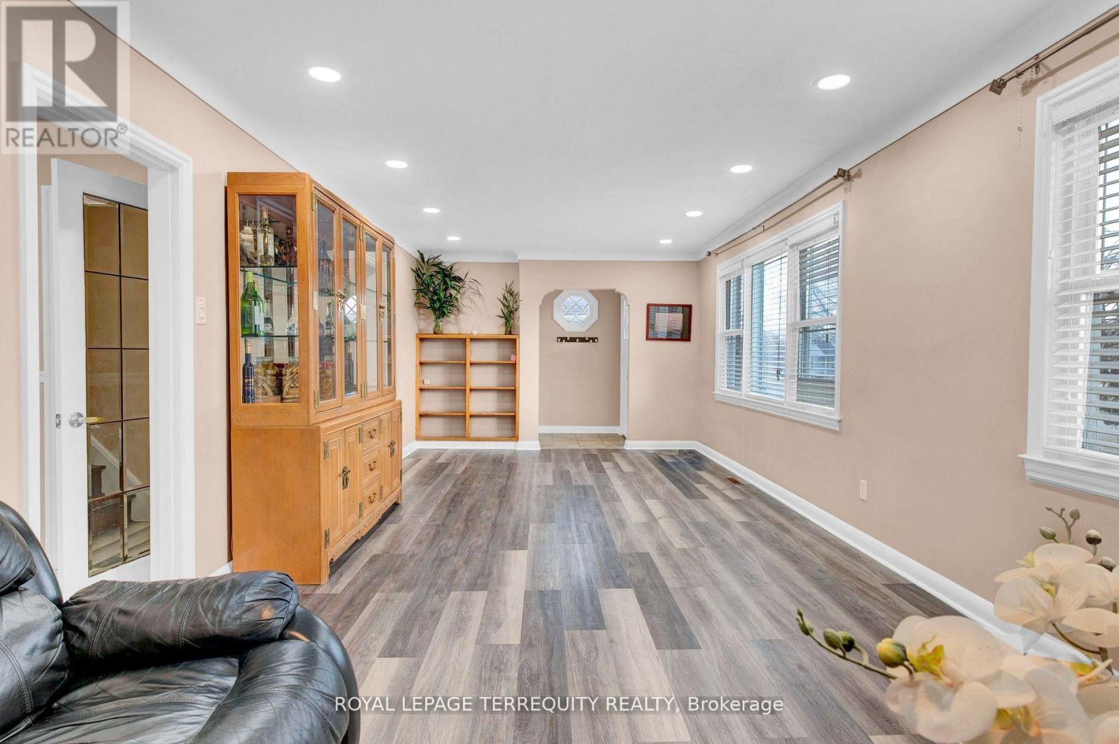 5 Mcmann Drive, Thorold, Ontario  L2V 2V3 - Photo 2 - X12195365