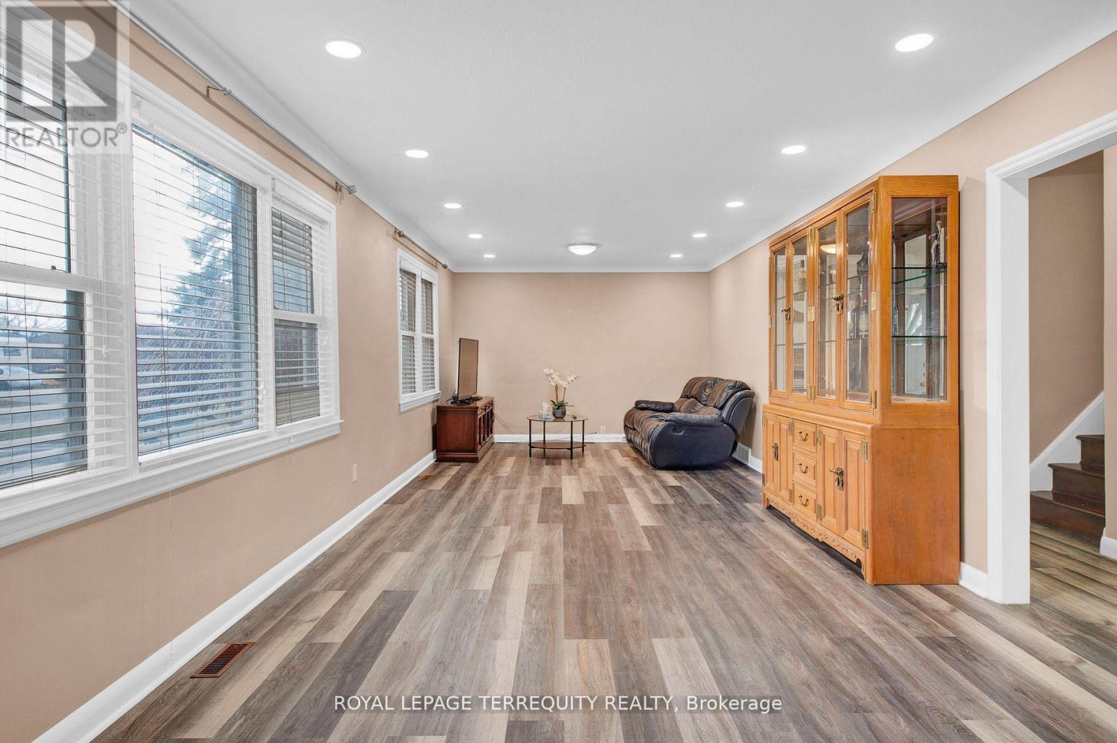 5 Mcmann Drive, Thorold, Ontario  L2V 2V3 - Photo 3 - X12195365