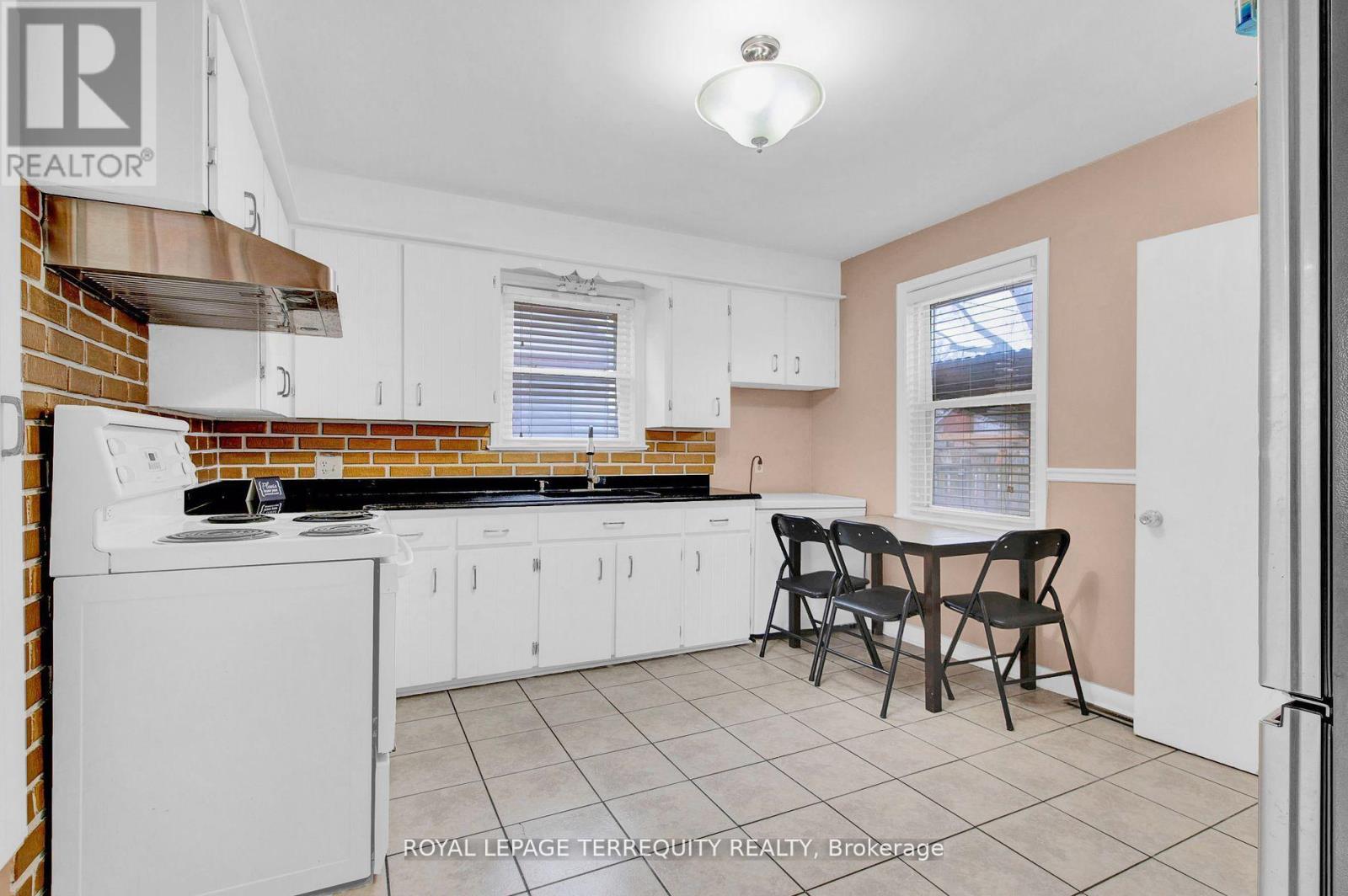 5 Mcmann Drive, Thorold, Ontario  L2V 2V3 - Photo 4 - X12195365
