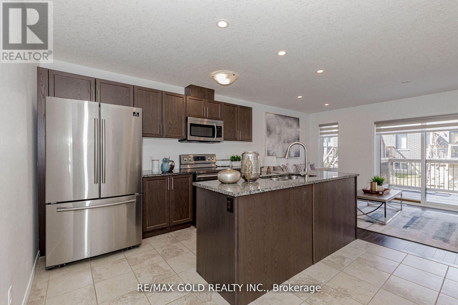508 Woodlea Court, Kitchener, Ontario  N2R 0P8 - Photo 11 - X12195381