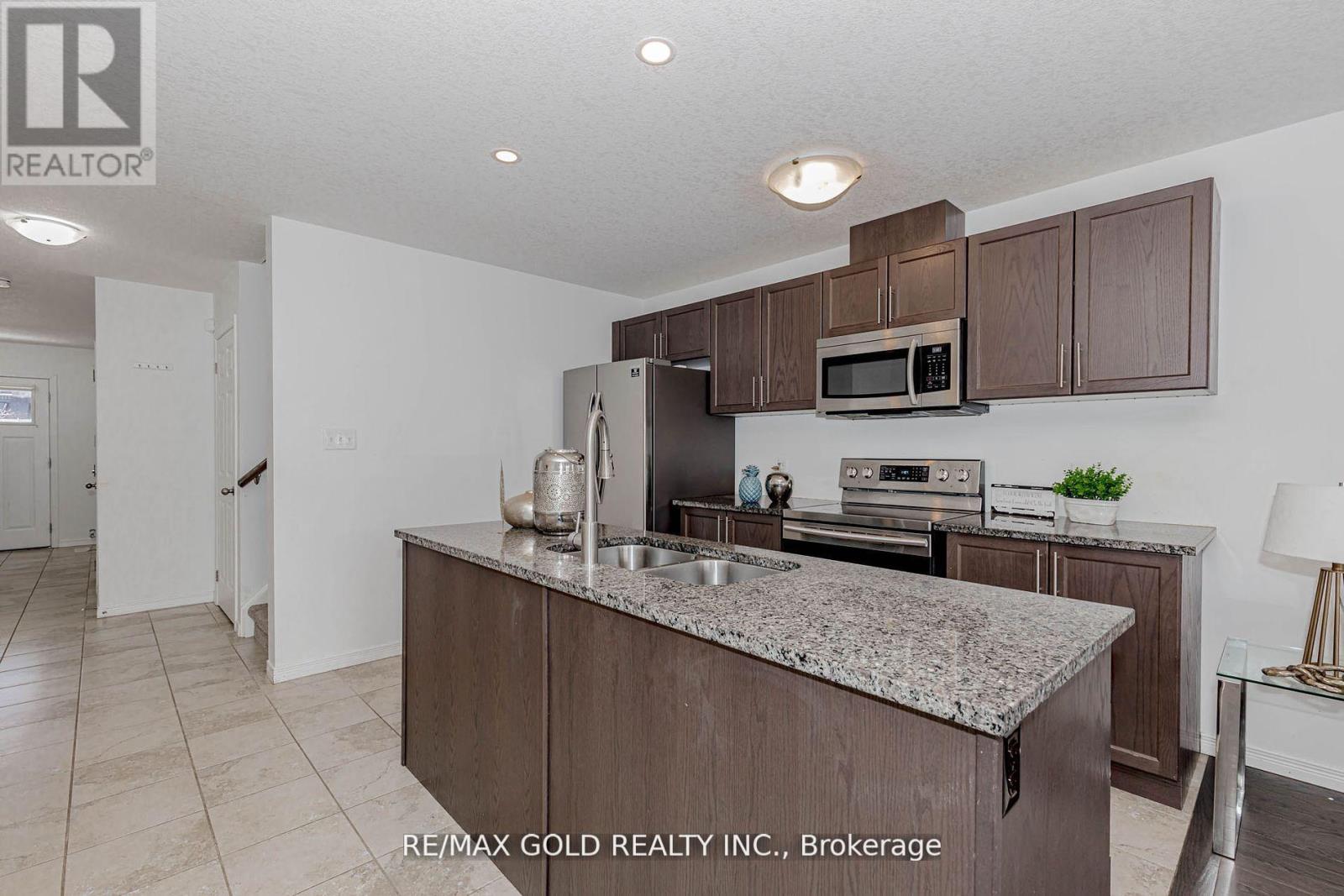 508 Woodlea Court, Kitchener, Ontario  N2R 0P8 - Photo 12 - X12195381