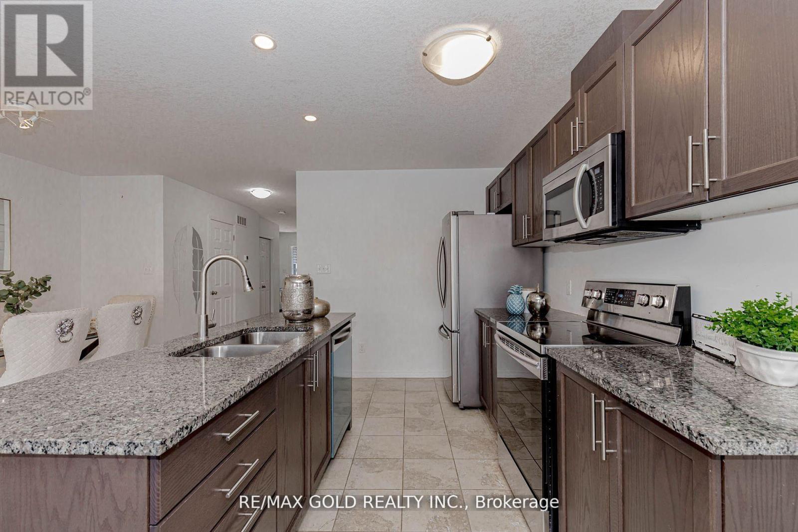 508 Woodlea Court, Kitchener, Ontario  N2R 0P8 - Photo 13 - X12195381