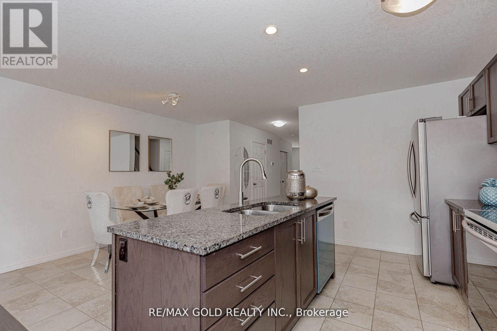 508 Woodlea Court, Kitchener, Ontario  N2R 0P8 - Photo 14 - X12195381