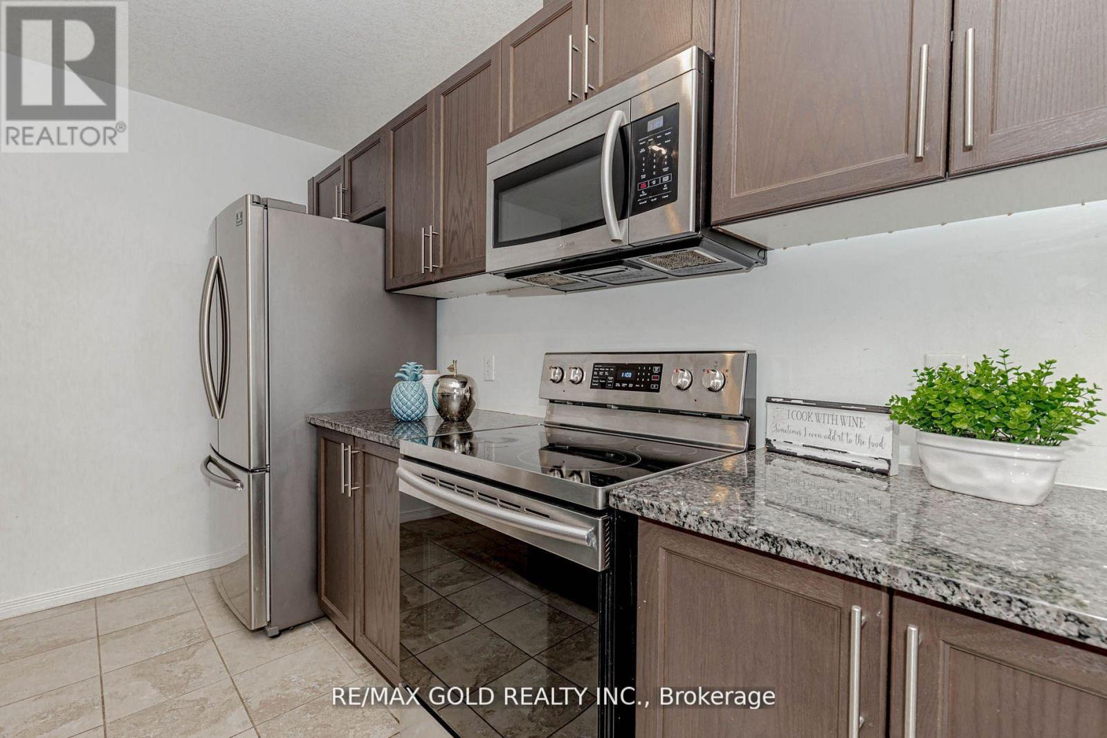 508 Woodlea Court, Kitchener, Ontario  N2R 0P8 - Photo 15 - X12195381