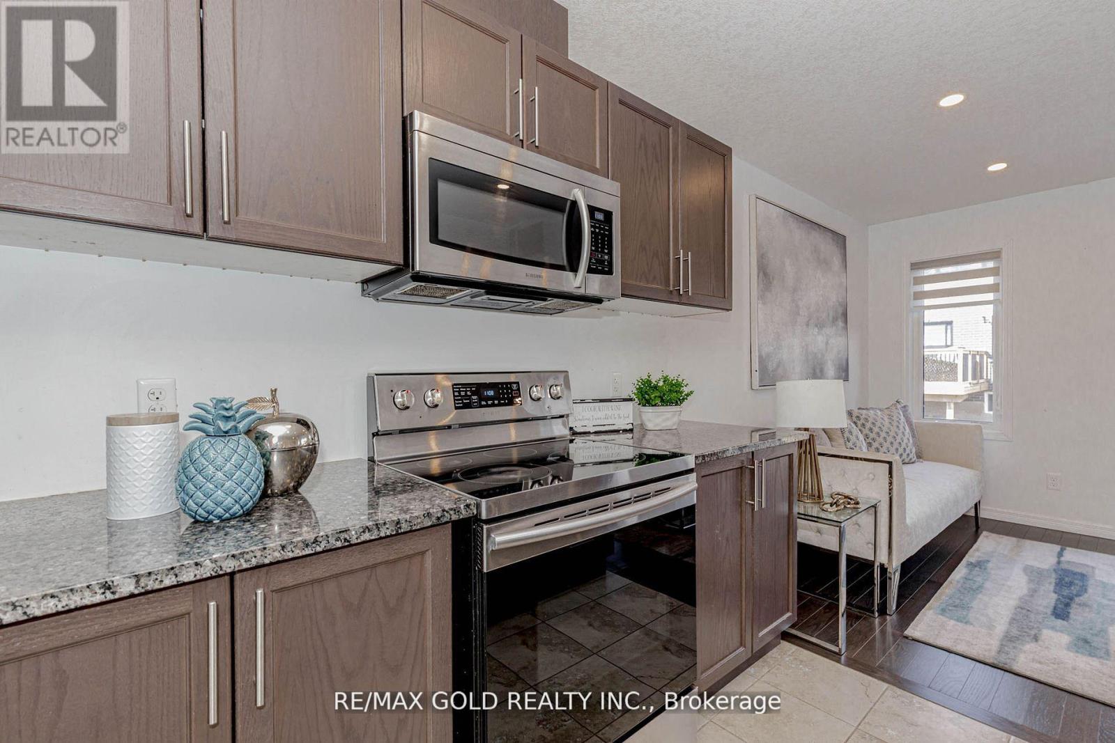 508 Woodlea Court, Kitchener, Ontario  N2R 0P8 - Photo 16 - X12195381