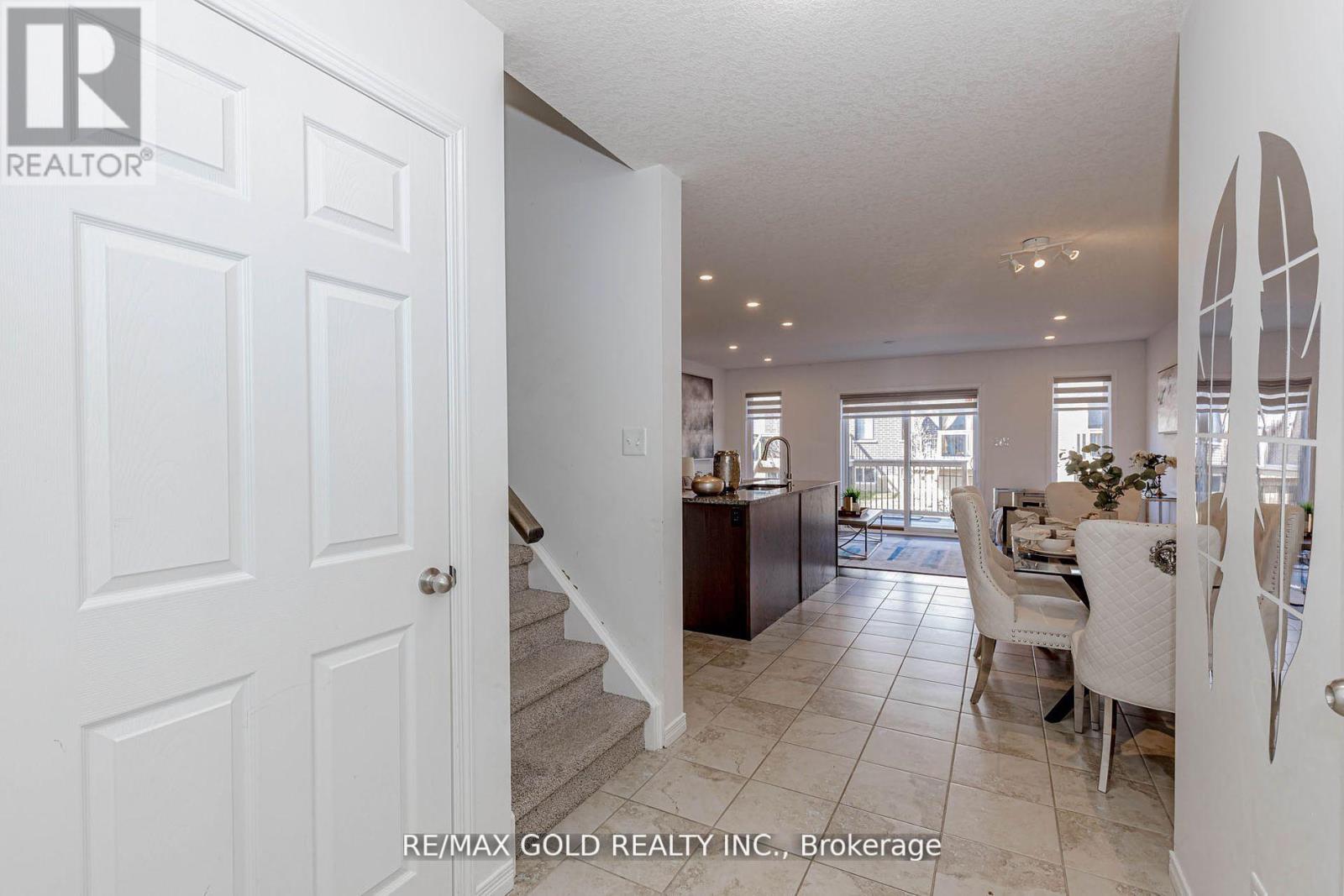 508 Woodlea Court, Kitchener, Ontario  N2R 0P8 - Photo 6 - X12195381