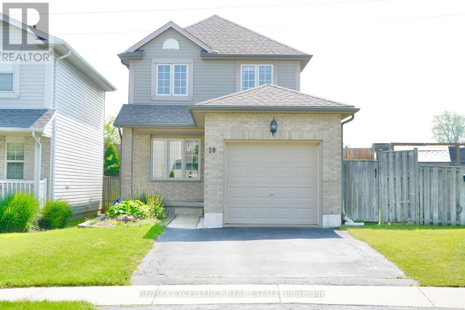 39 Phair Crescent