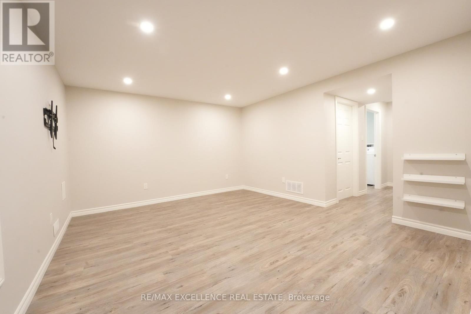 39 Phair Crescent, London South, Ontario  N5Z 5B5 - Photo 23 - X12195386