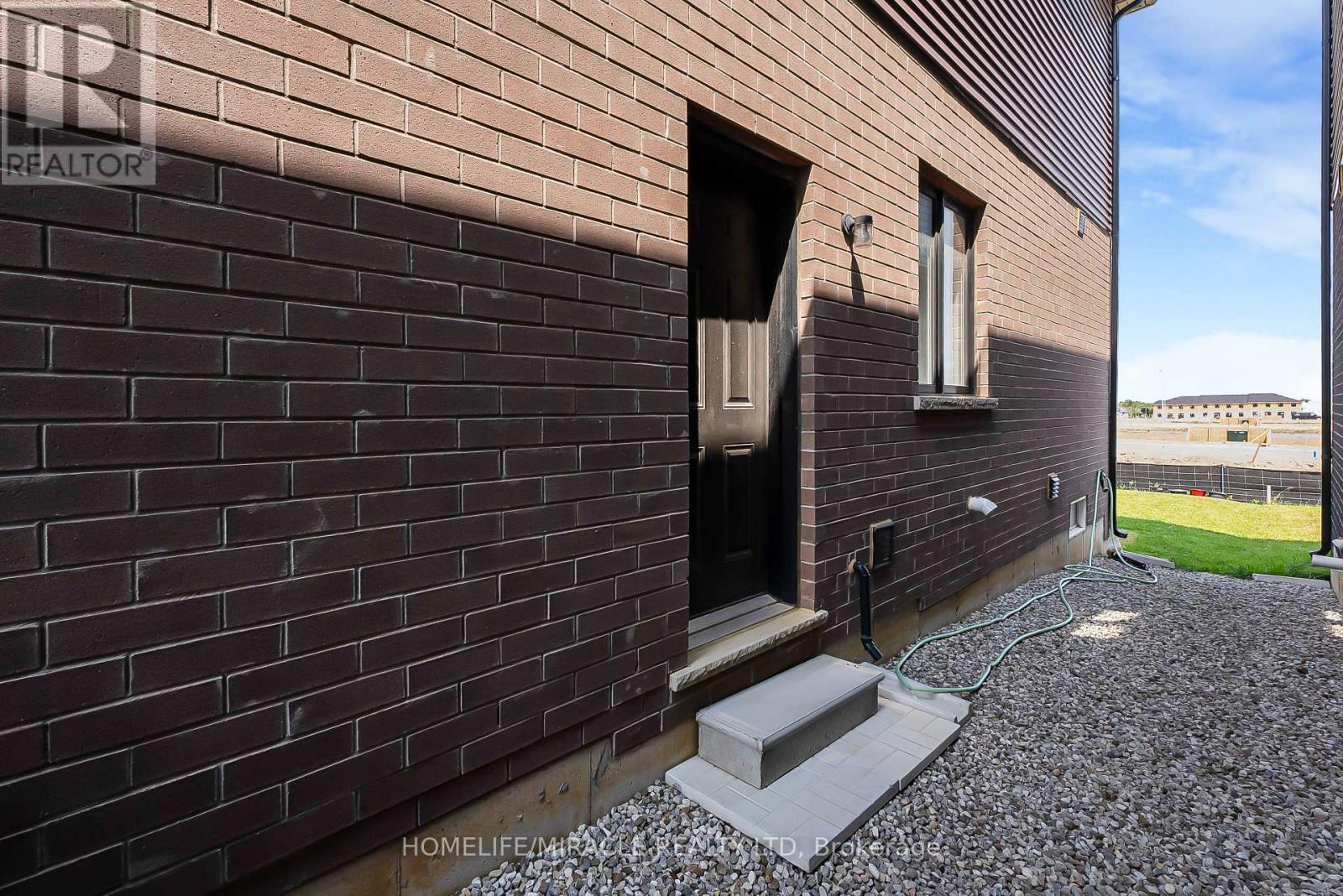 16 Scenic Ridge Gate, Brant, Ontario  N3L 0K4 - Photo 33 - X12195403