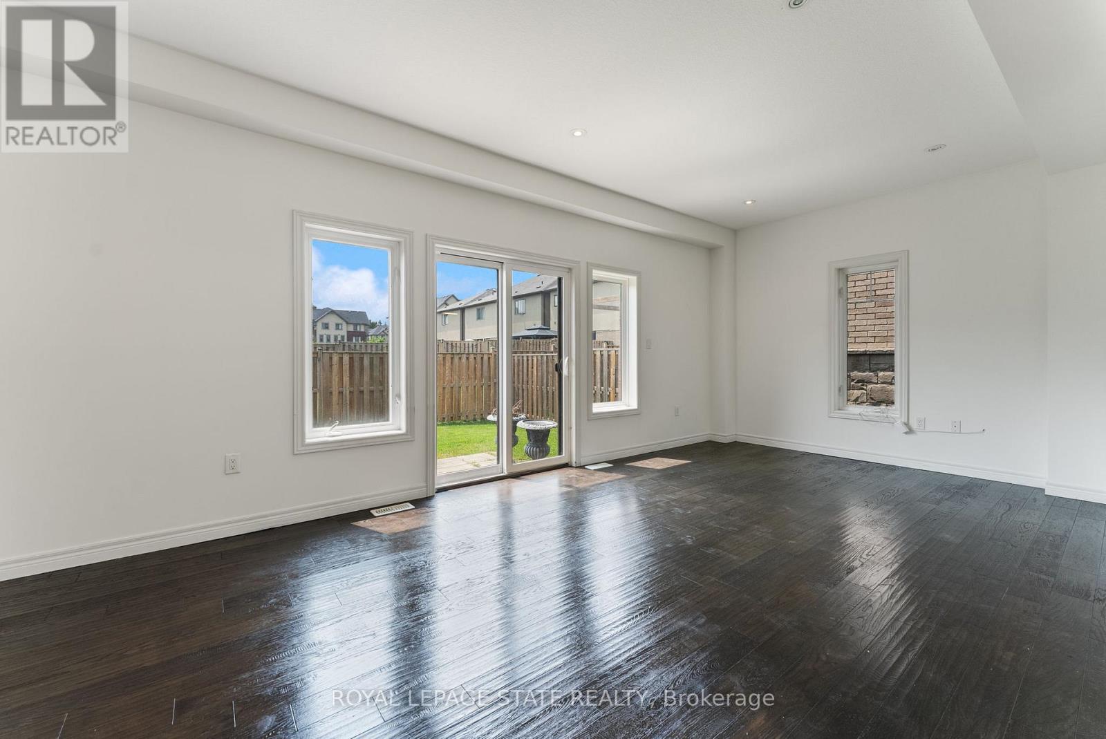68 Dodman Crescent, Hamilton, Ontario  L9G 0G6 - Photo 13 - X12195509