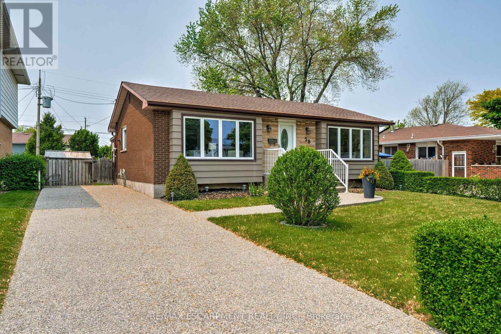 58 Goldfinch Road, Hamilton, Ontario  L9A 3W7 - Photo 3 - X12195518