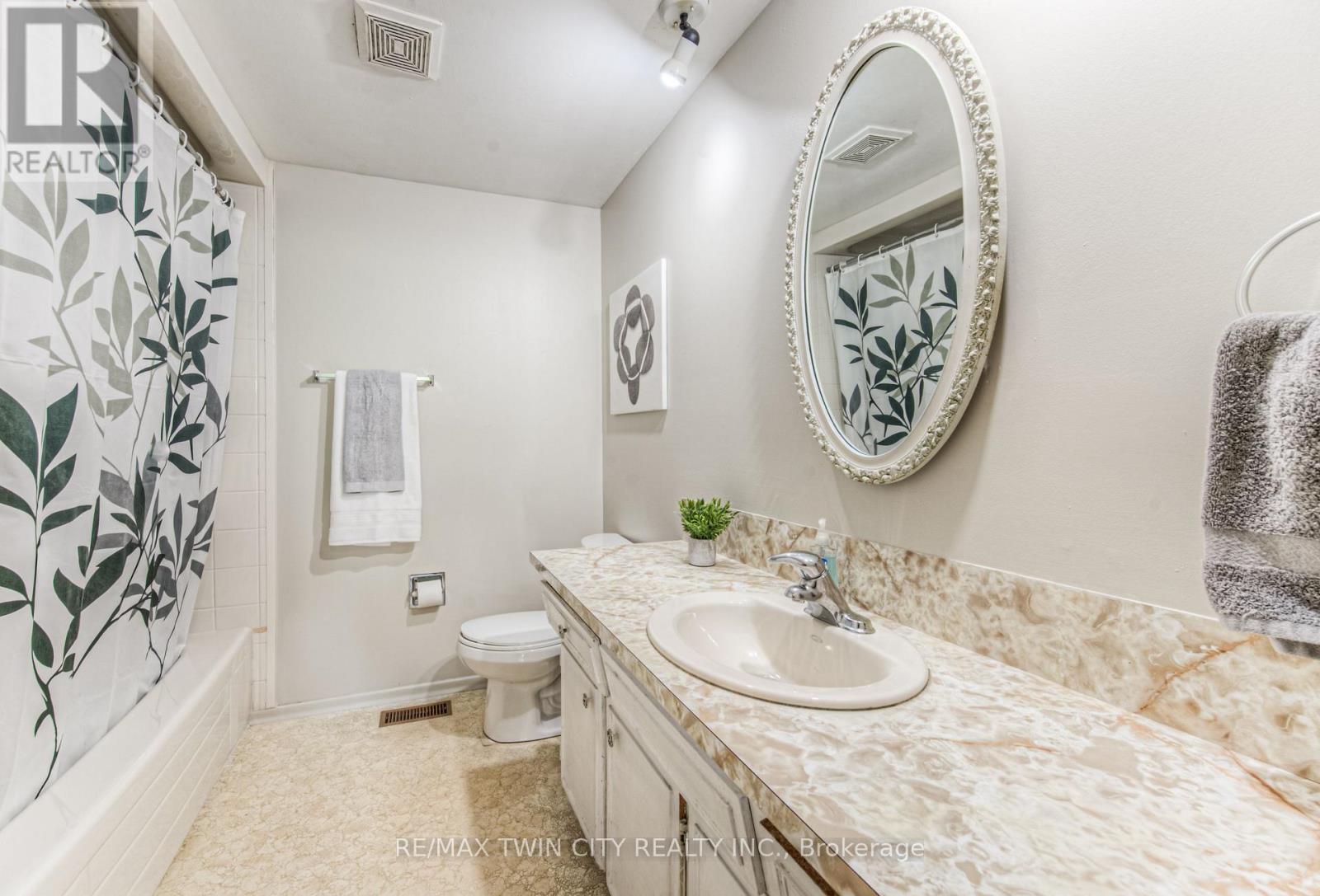 82 Roseneath Crescent, Kitchener, Ontario  N2E 1V9 - Photo 24 - X12195529