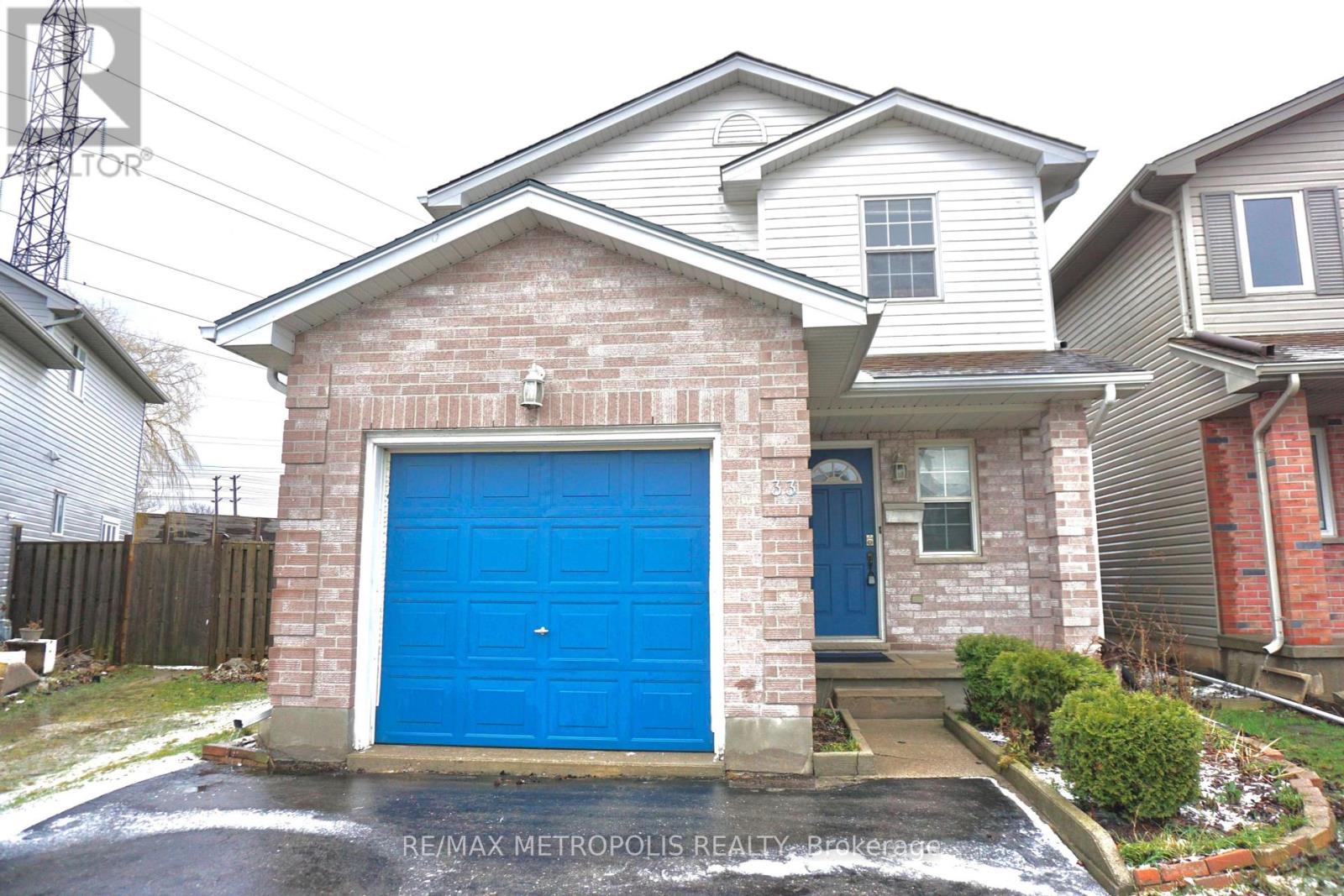 33 Phair Crescent