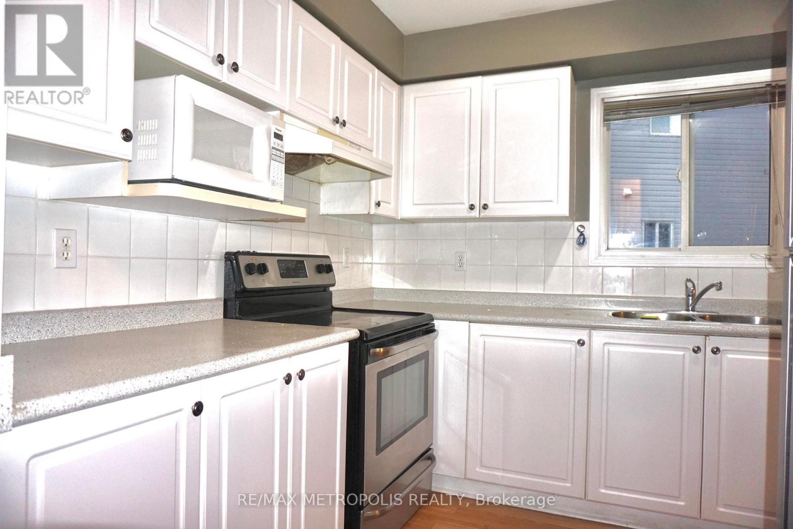 33 Phair Crescent, London South (South J), Ontario  N5Z 5B5 - Photo 12 - X12195538