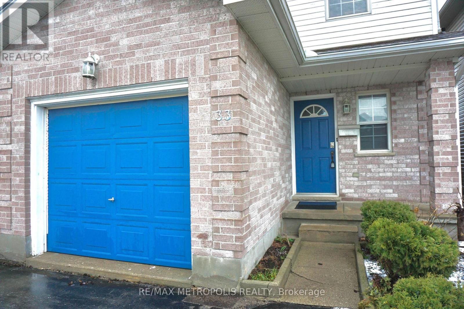 33 Phair Crescent, London South (South J), Ontario  N5Z 5B5 - Photo 2 - X12195538