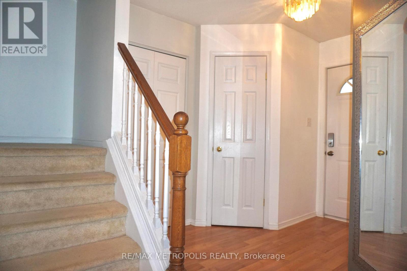 33 Phair Crescent, London South (South J), Ontario  N5Z 5B5 - Photo 5 - X12195538