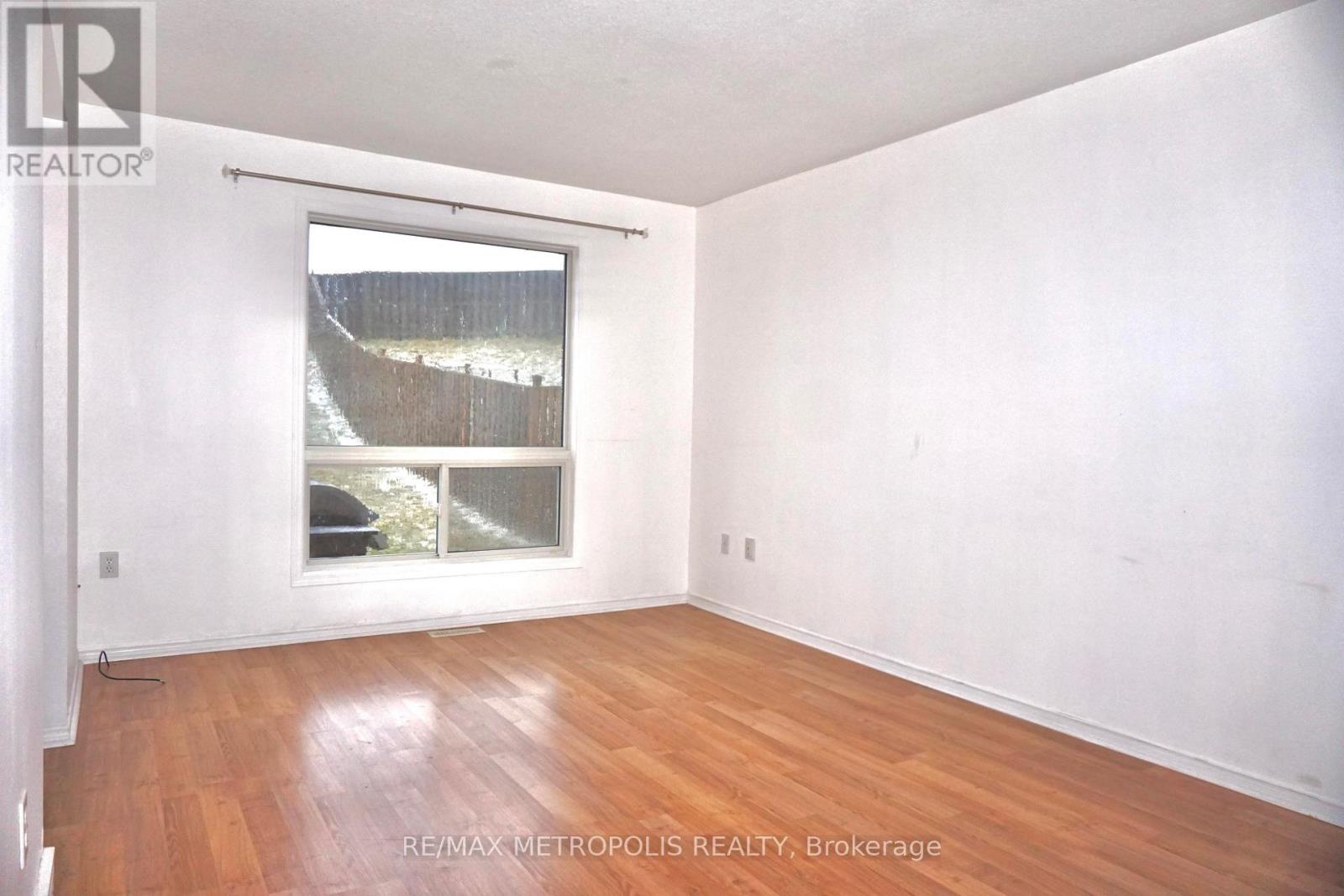 33 Phair Crescent, London South (South J), Ontario  N5Z 5B5 - Photo 6 - X12195538
