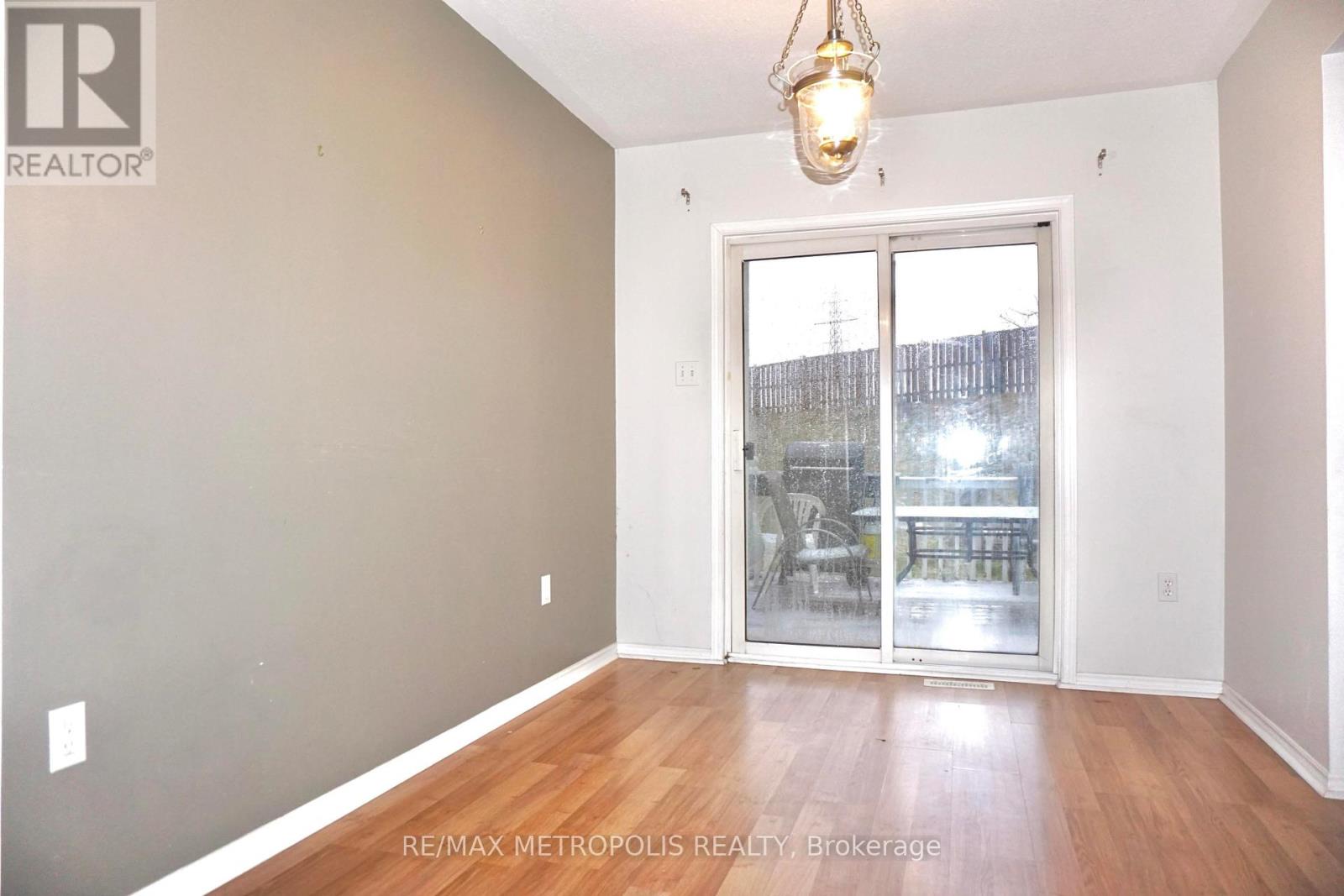 33 Phair Crescent, London South (South J), Ontario  N5Z 5B5 - Photo 8 - X12195538