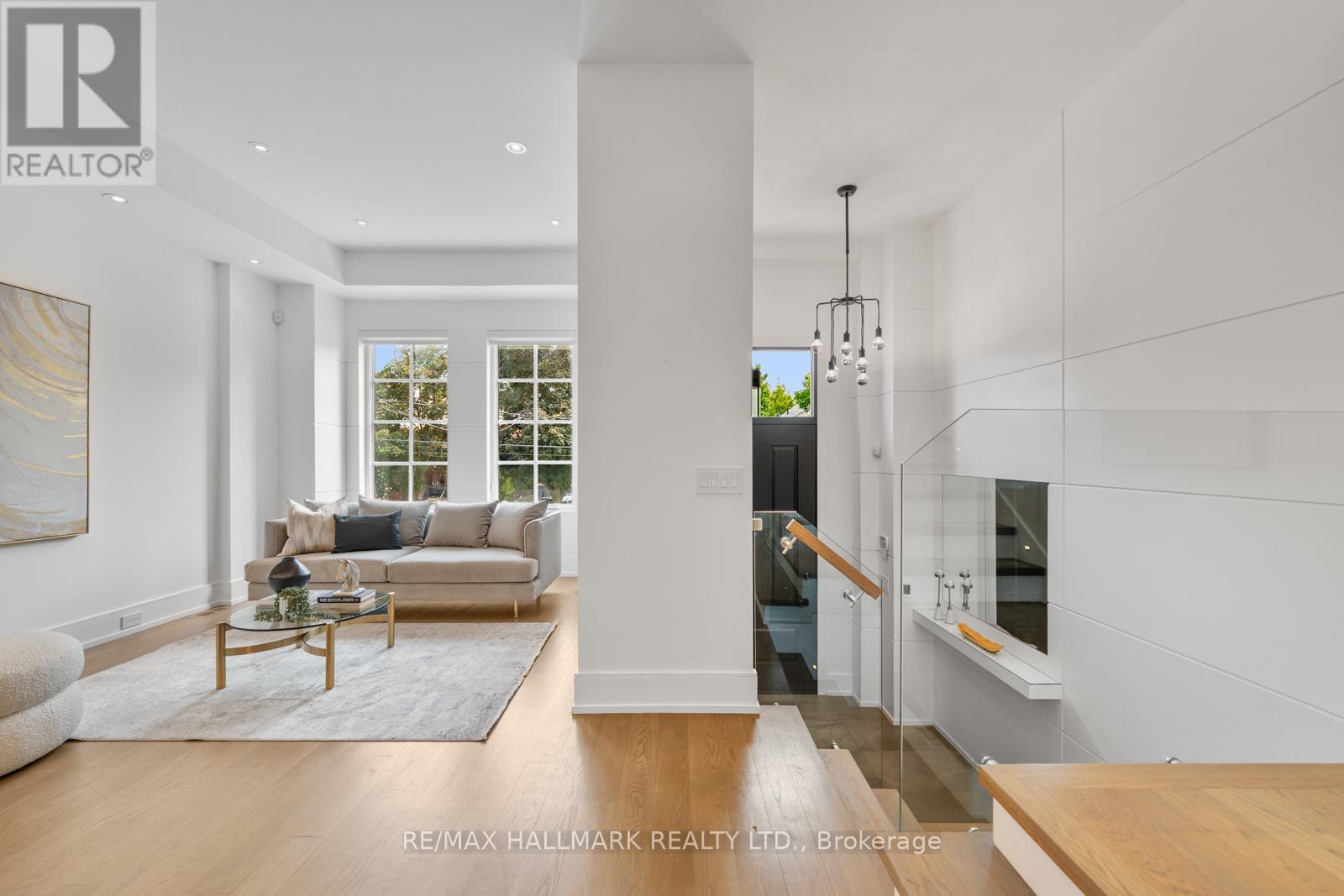 62 St Germain Avenue, Toronto, Ontario  M5M 1V8 - Photo 5 - C12195693