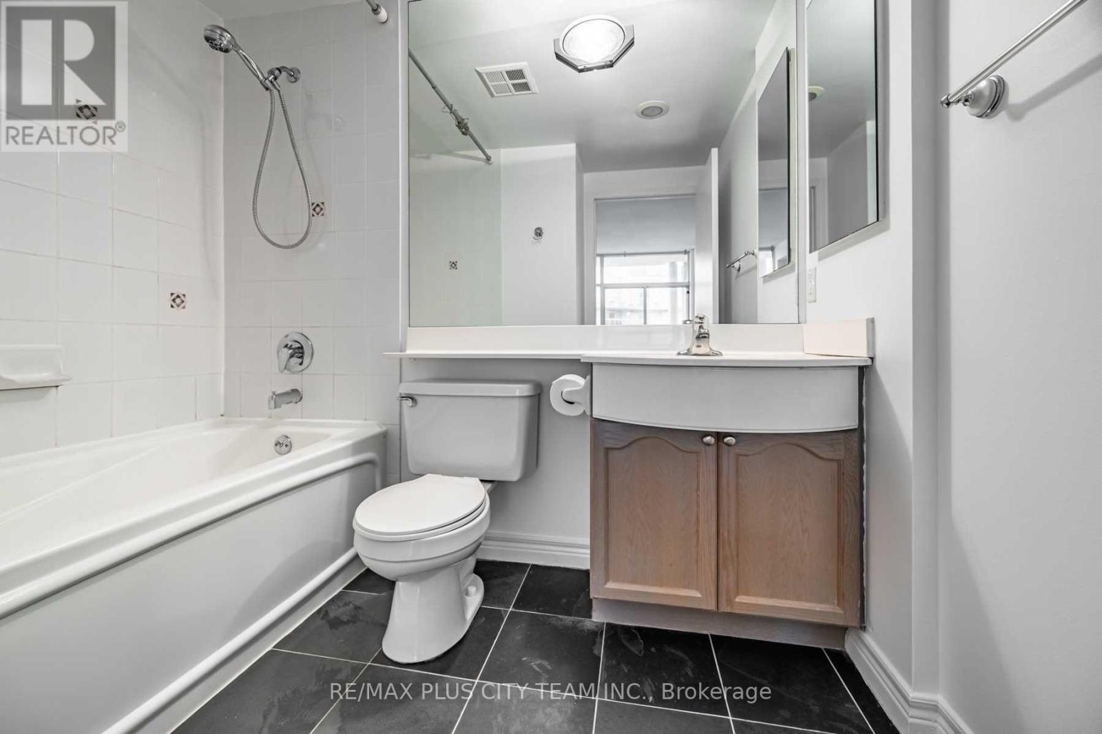 Sph07 - 600 Queens Quay W, Toronto, Ontario  M5V 3M3 - Photo 19 - C12195720