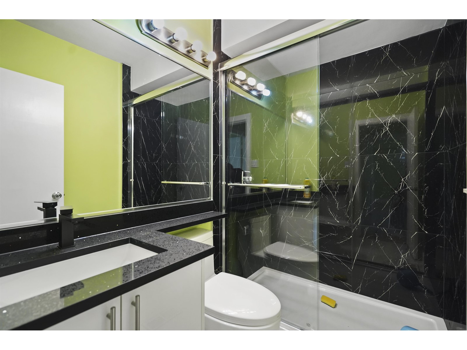 14935 Kew Drive, Surrey, British Columbia  V3R 4Y1 - Photo 10 - R3010110
