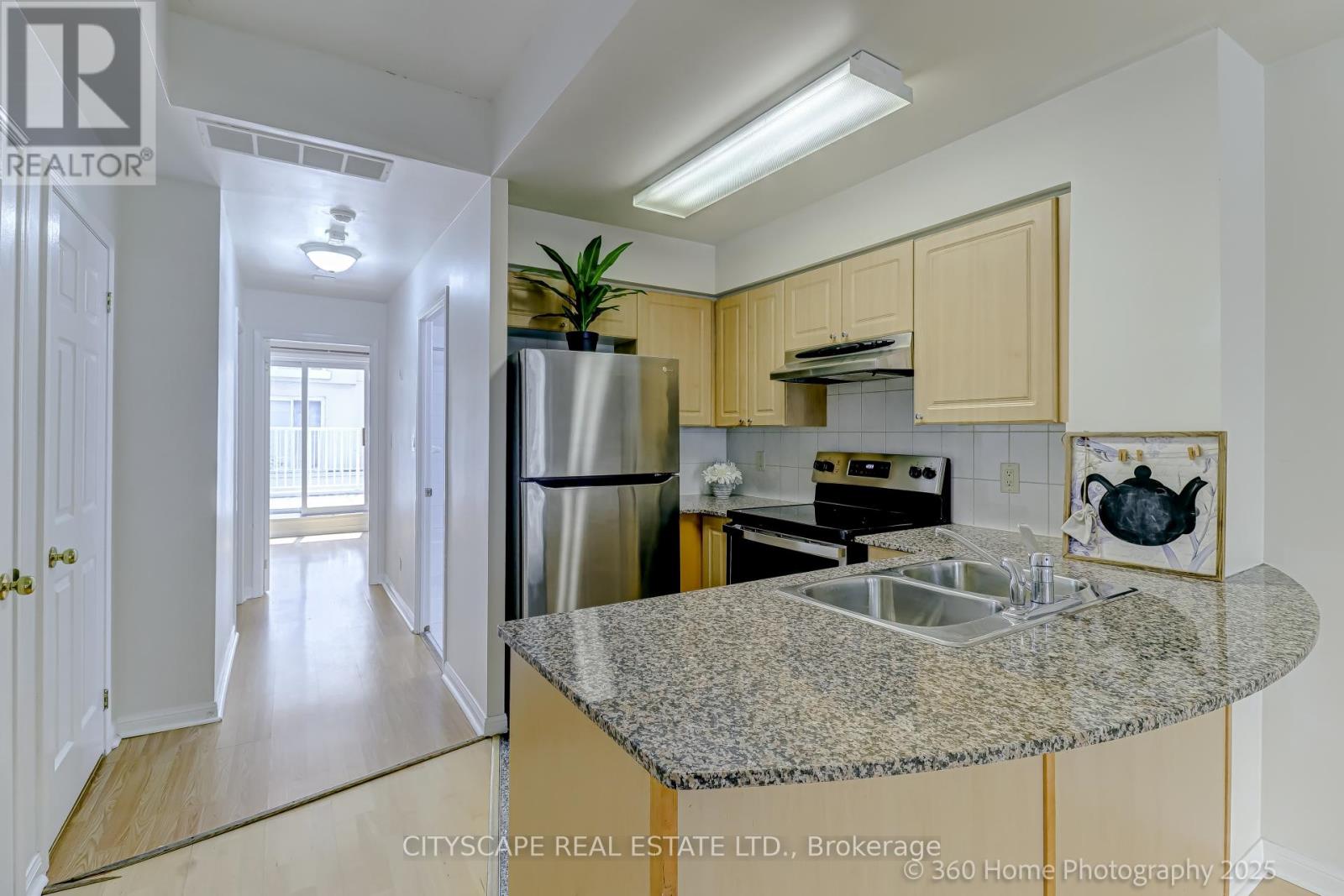 559 - 36 Stadium Road, Toronto, Ontario  M5V 3P4 - Photo 4 - C12195729