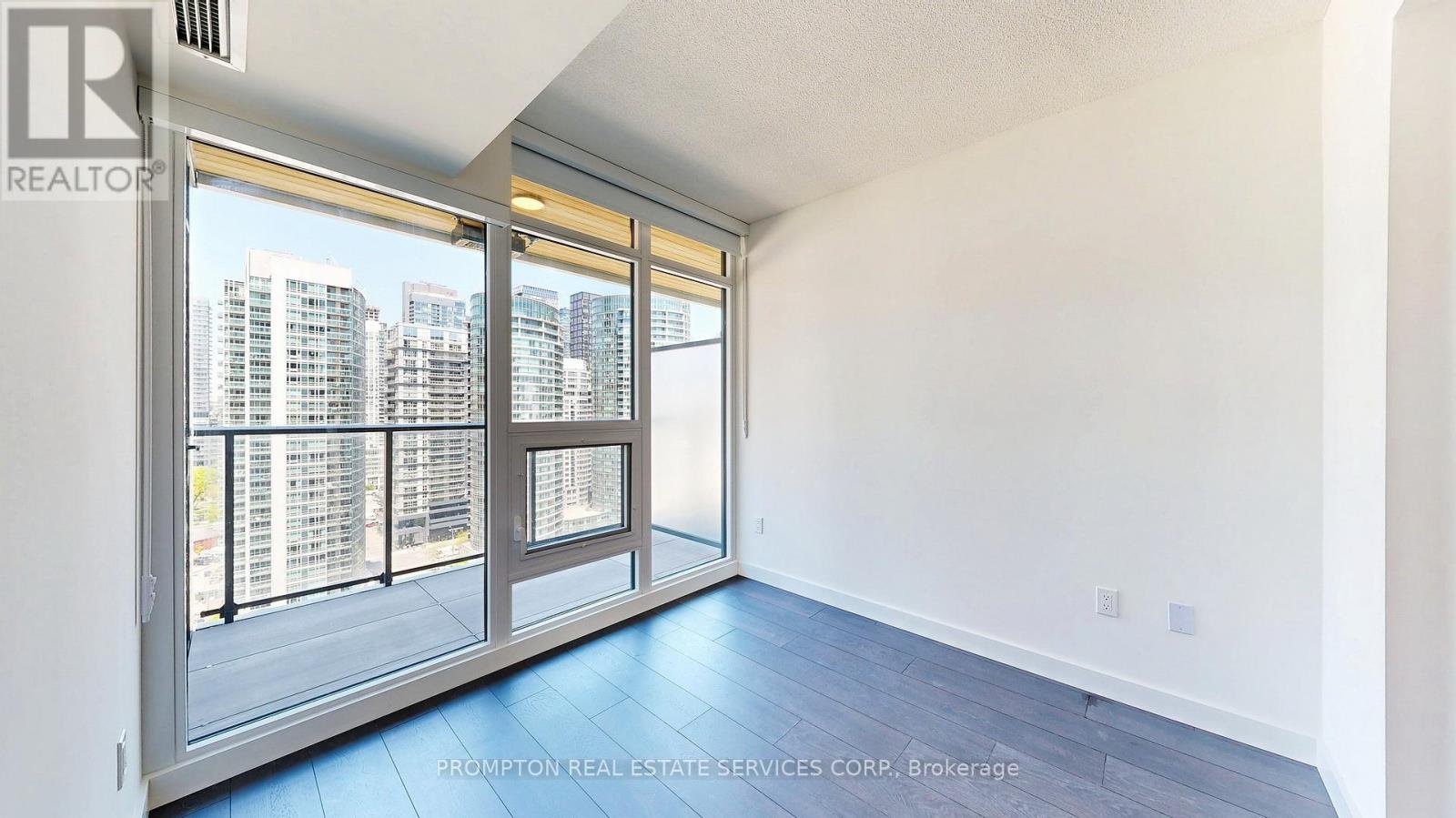2815 - 1 Concord Cityplace Way, Toronto, Ontario  M5V 0X3 - Photo 10 - C12195735