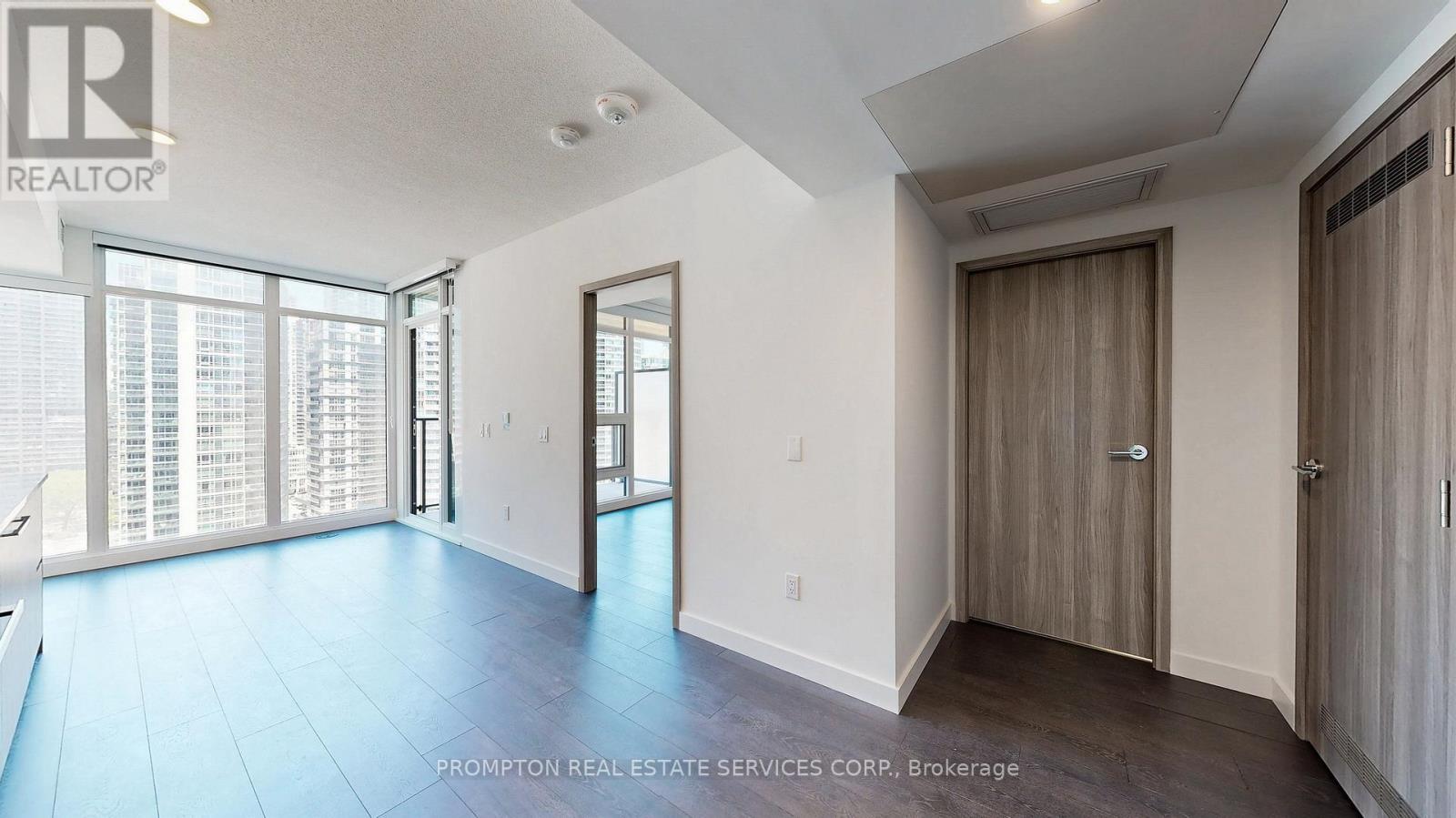 2815 - 1 Concord Cityplace Way, Toronto, Ontario  M5V 0X3 - Photo 2 - C12195735