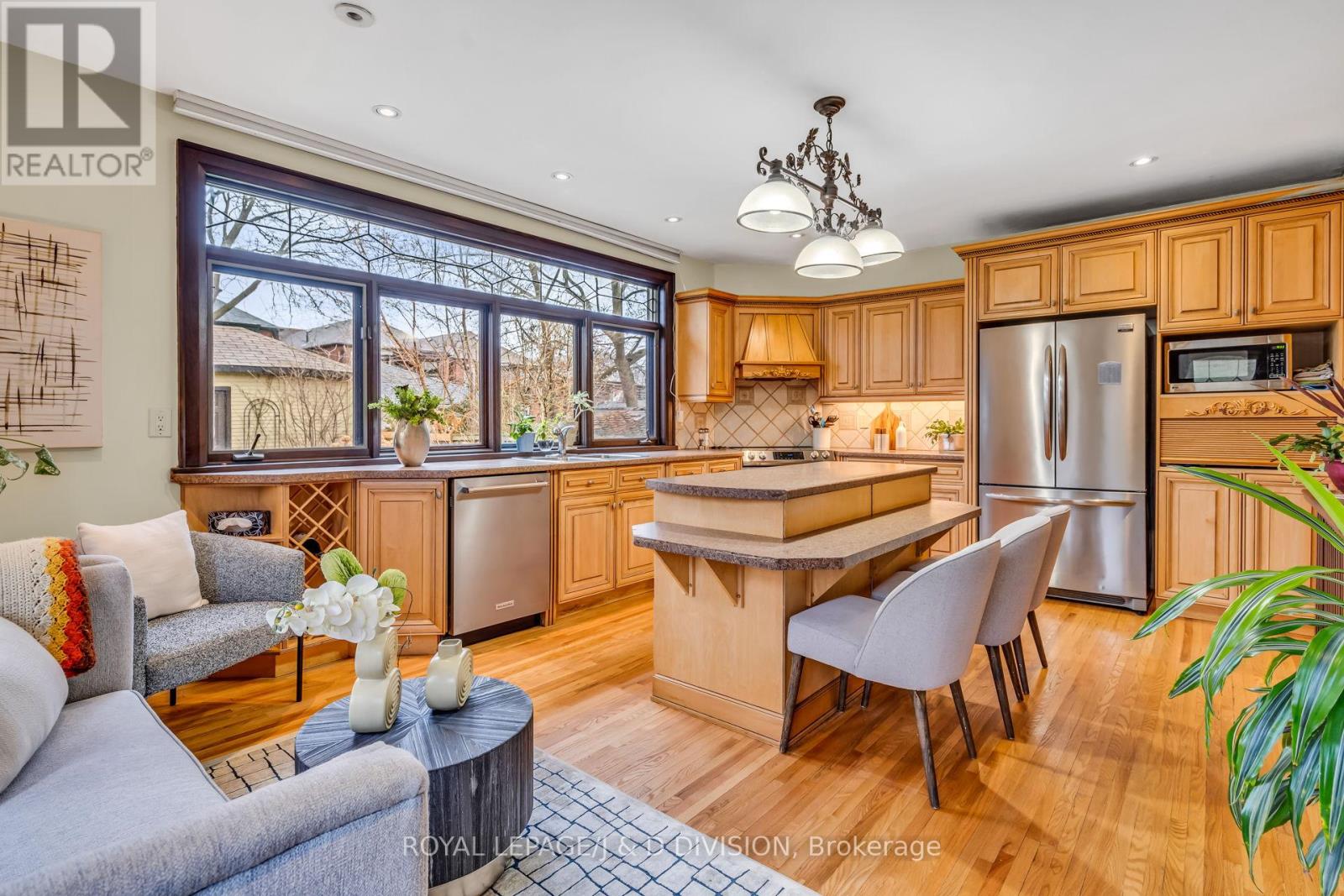 77 College View Avenue, Toronto, Ontario  M5P 3M8 - Photo 11 - C12195736