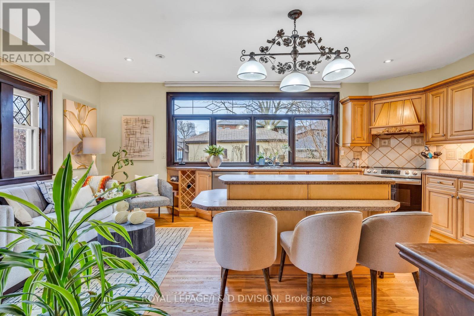 77 College View Avenue, Toronto, Ontario  M5P 3M8 - Photo 12 - C12195736