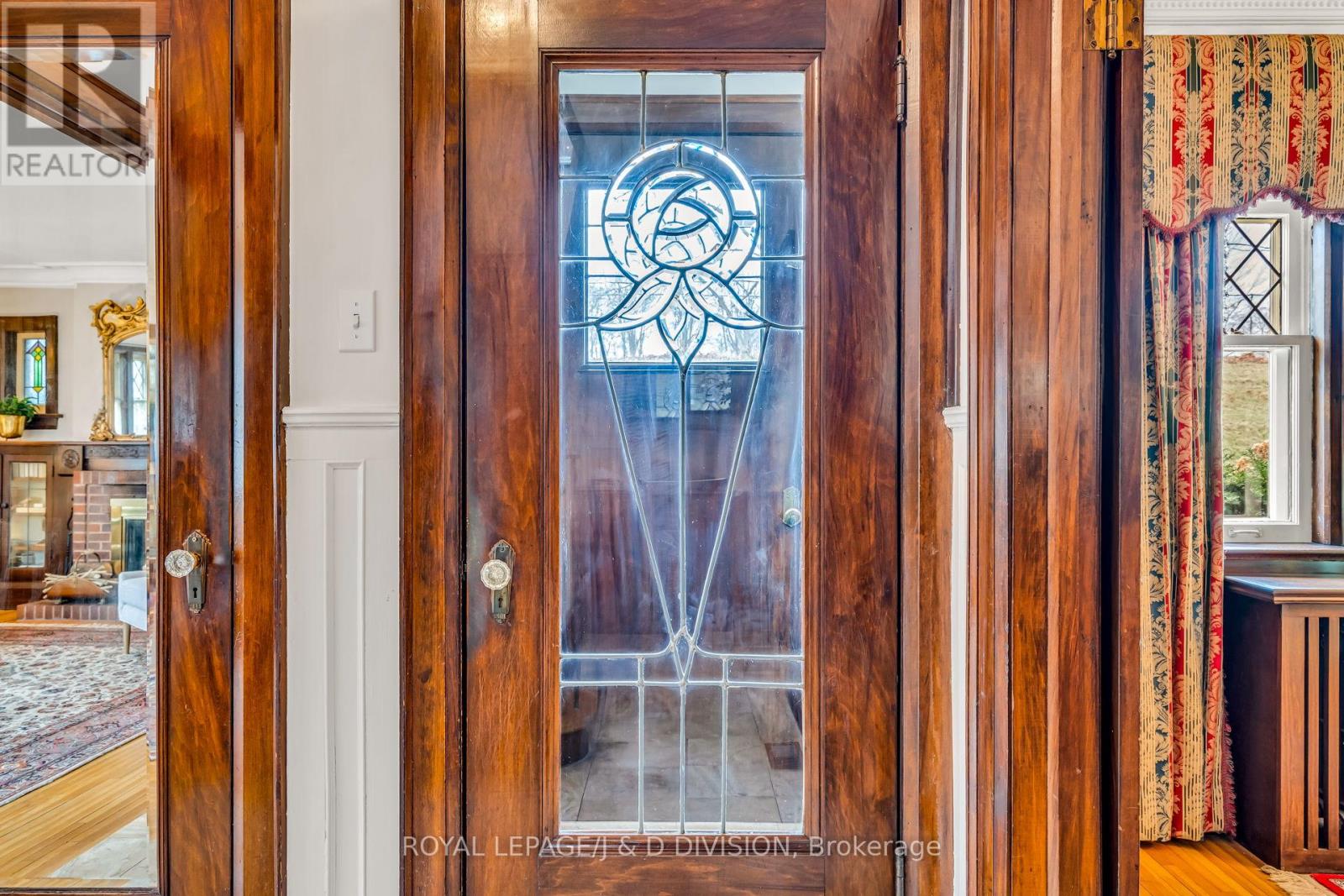 77 College View Avenue, Toronto, Ontario  M5P 3M8 - Photo 4 - C12195736
