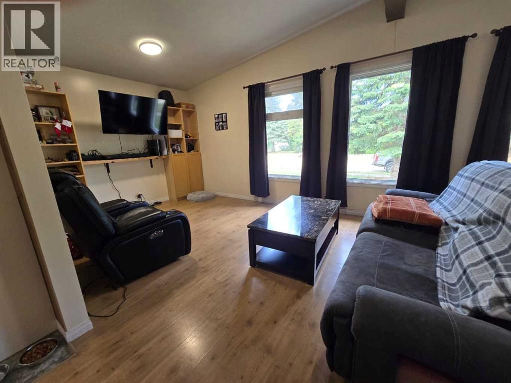 5006 51 Street, Myrnam, Alberta  T0B 3K0 - Photo 9 - A2226944