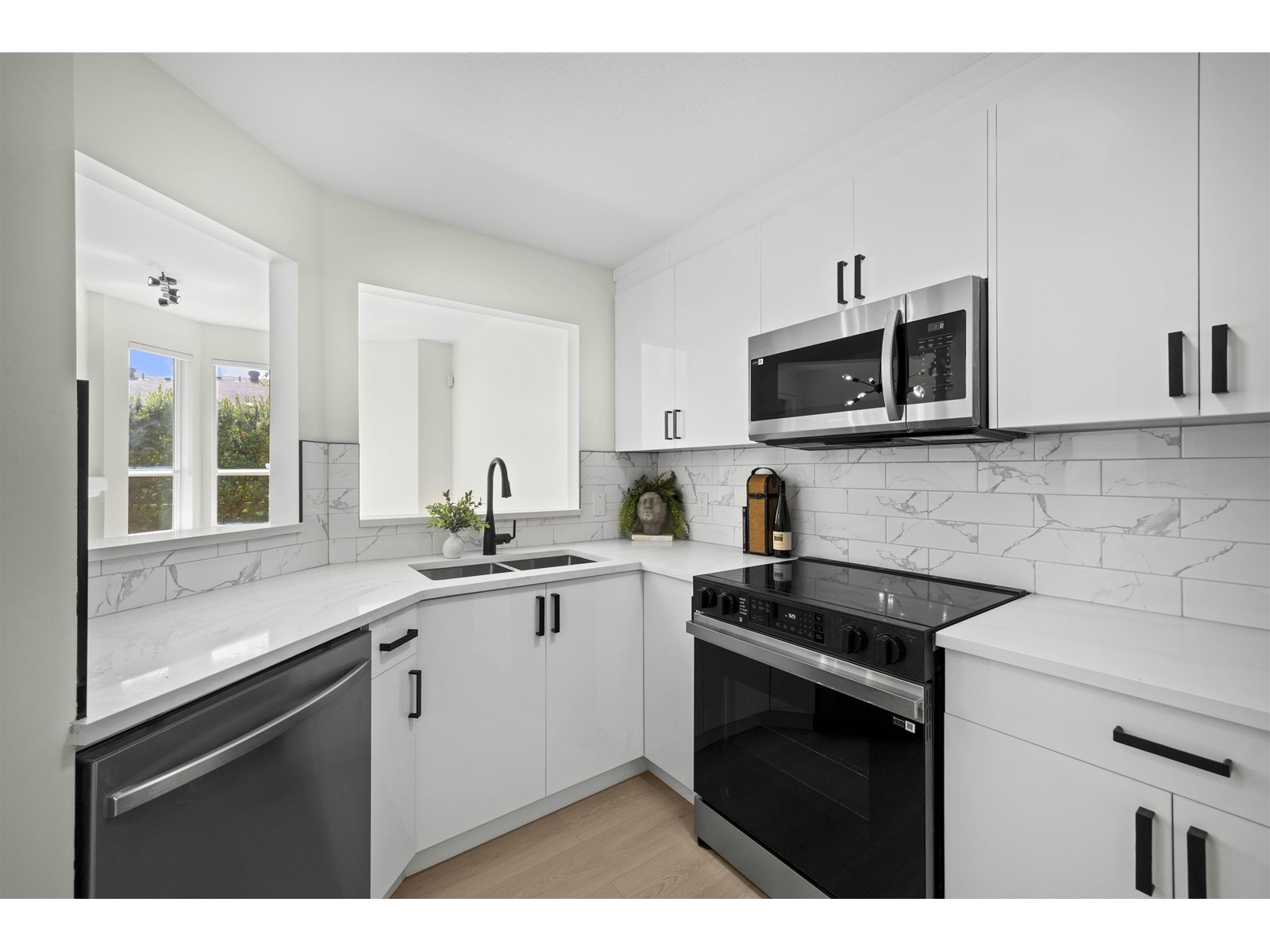 125 9979 140 Street, Surrey, British Columbia  V3T 5W2 - Photo 3 - R3011254